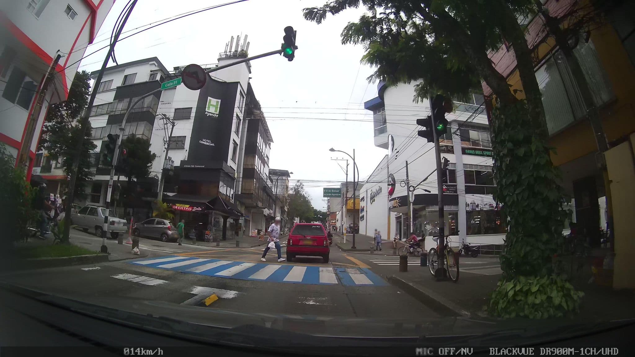 Street view near Ayenda 1120 Comercial, Pereira — © kaart_2 (CC BY-SA · Mapillary)