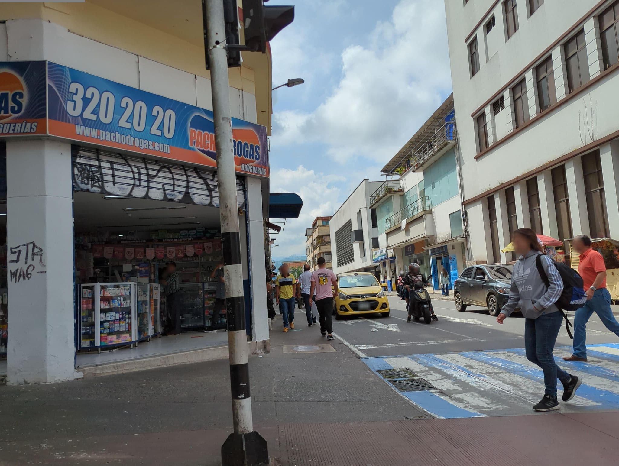 Street view near Hotel Balmoral Plaza Pereira, Pereira — © maplarry (CC BY-SA · Mapillary)