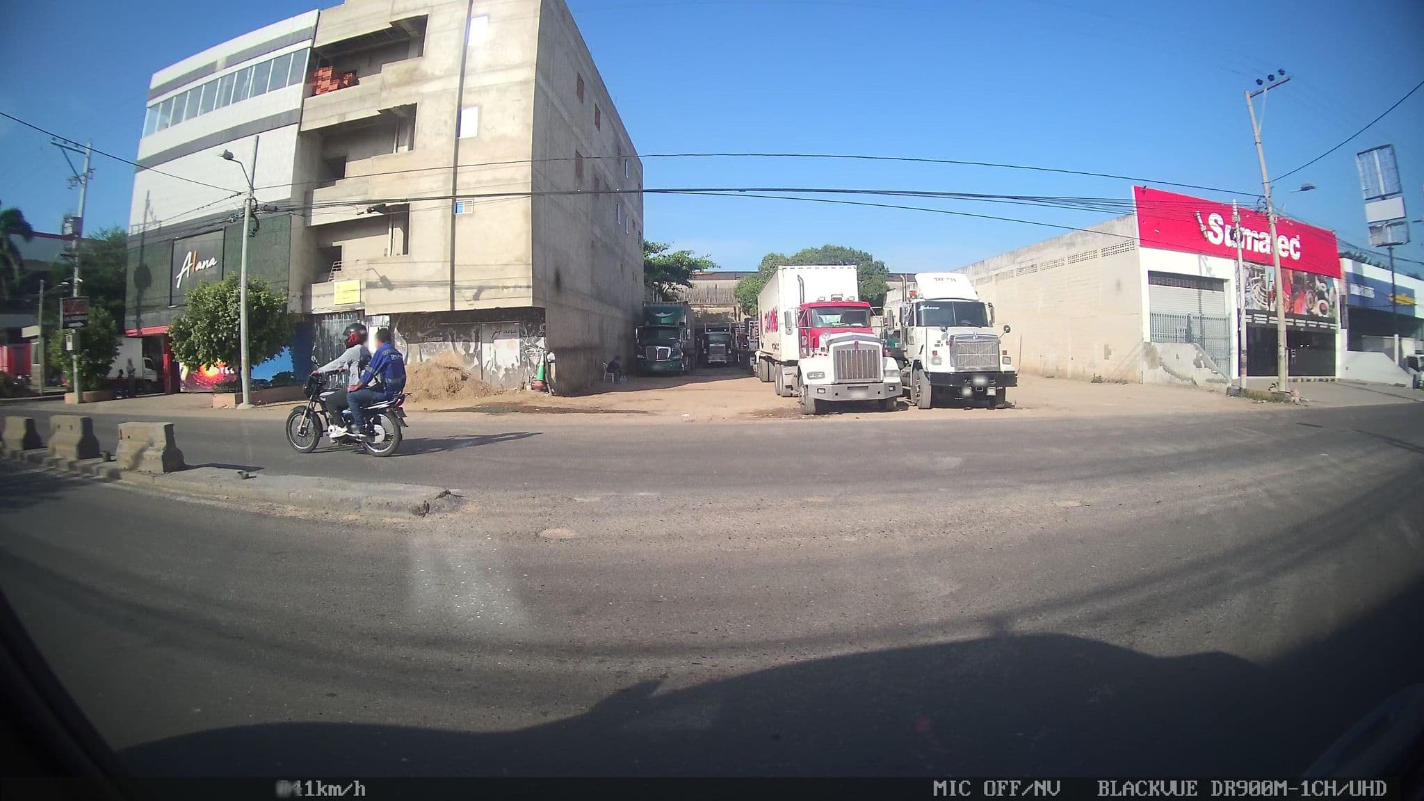 Street view near Hotel Brisas del bosque, Cartagena — © kaart_2 (CC BY-SA · Mapillary)