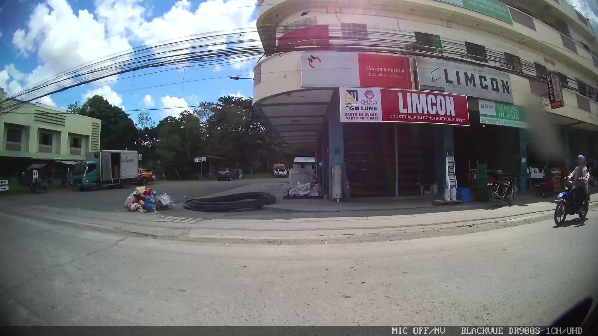 Street view near Blue Gold Inn, Magugpo Poblacion — © Kaart---LEFT (CC BY-SA · Mapillary)