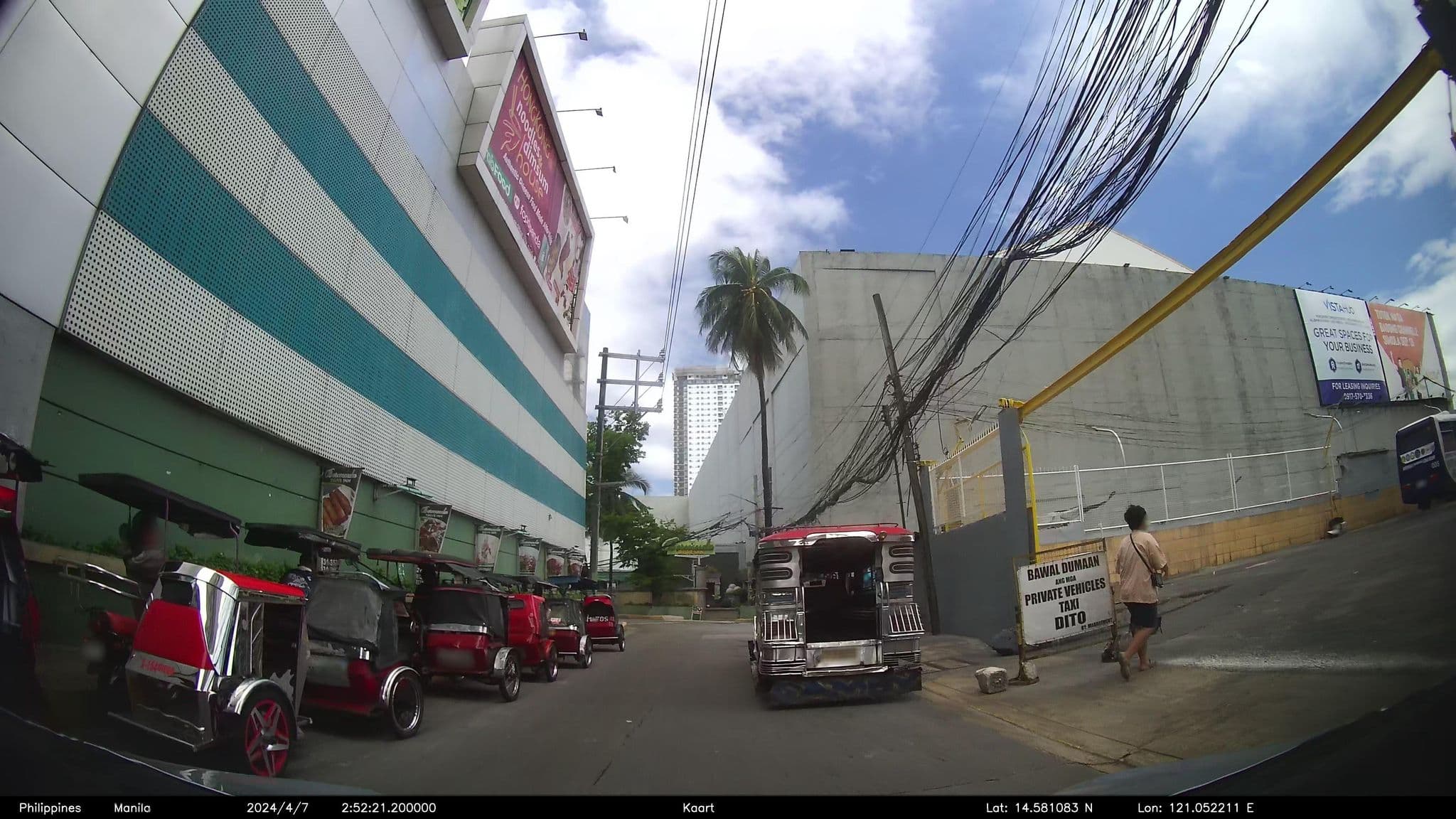 Street view near Bermuda Hotel and Restaurant, Mandaluyong City — © kaart_4 (CC BY-SA · Mapillary)