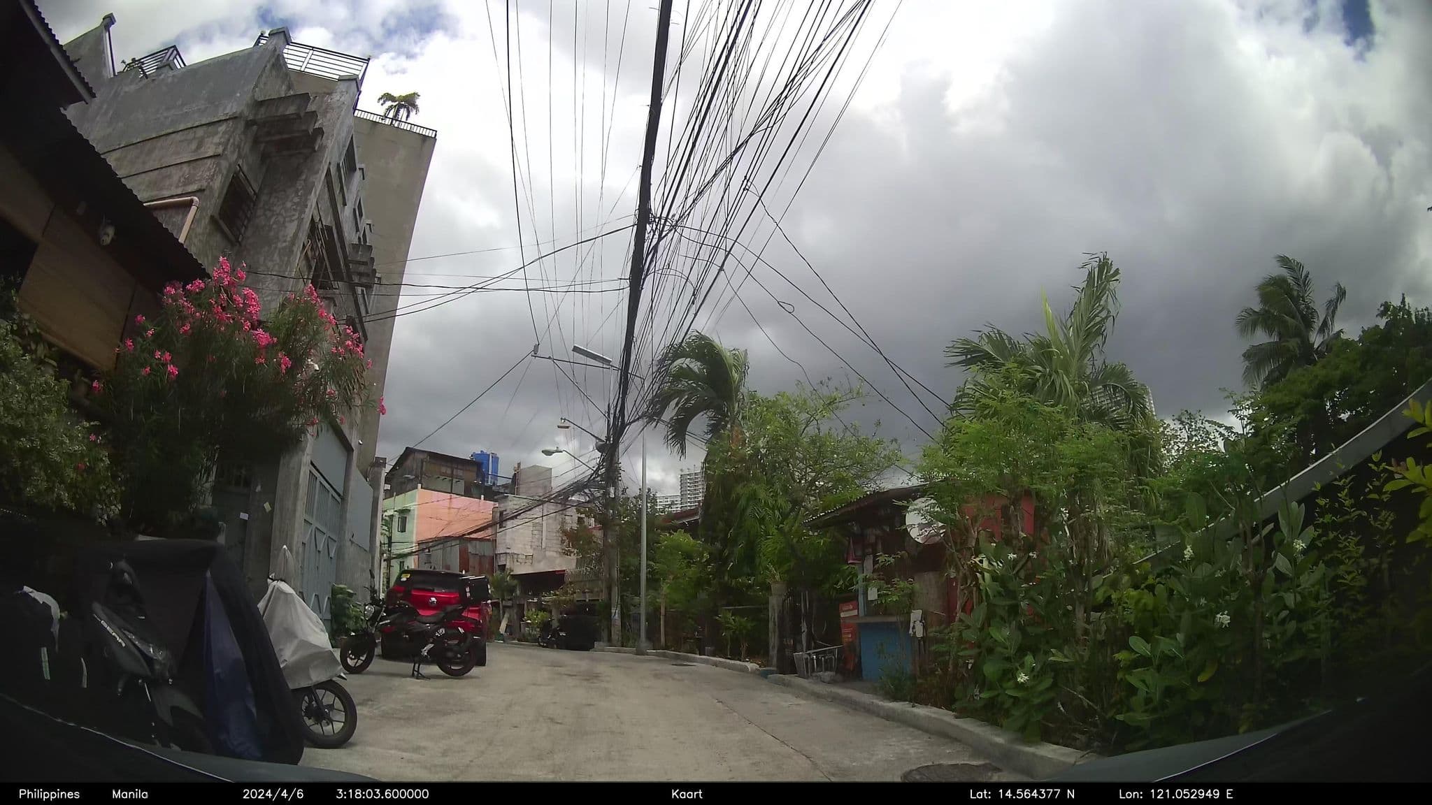 Street view near RedDoorz Plus near Uptown BGC Mall, Mandaluyong City — © kaart_3 (CC BY-SA · Mapillary)