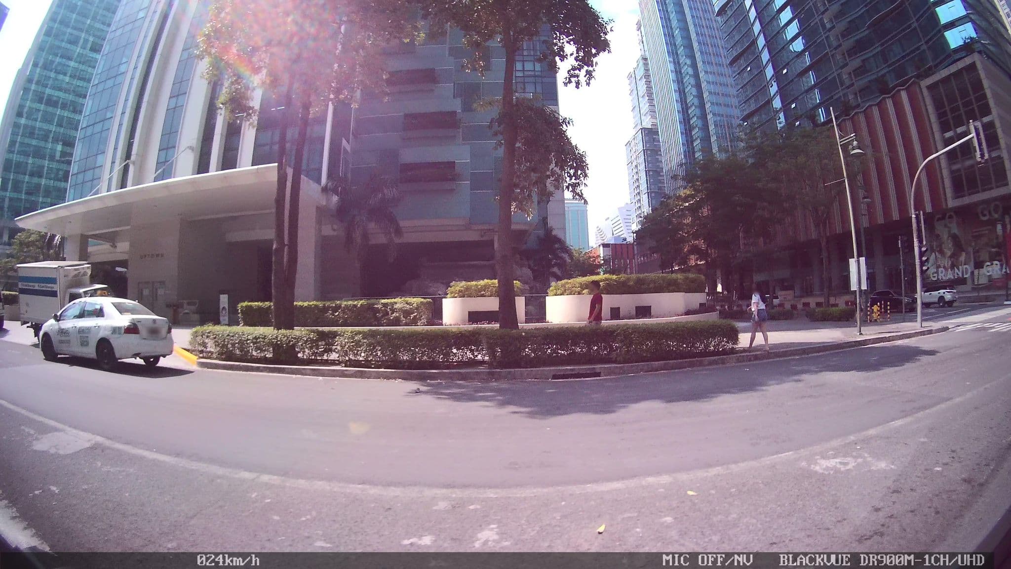 Street view near Suite Dreamz Luxury Stay, Makati City — © kaart_4 (CC BY-SA · Mapillary)