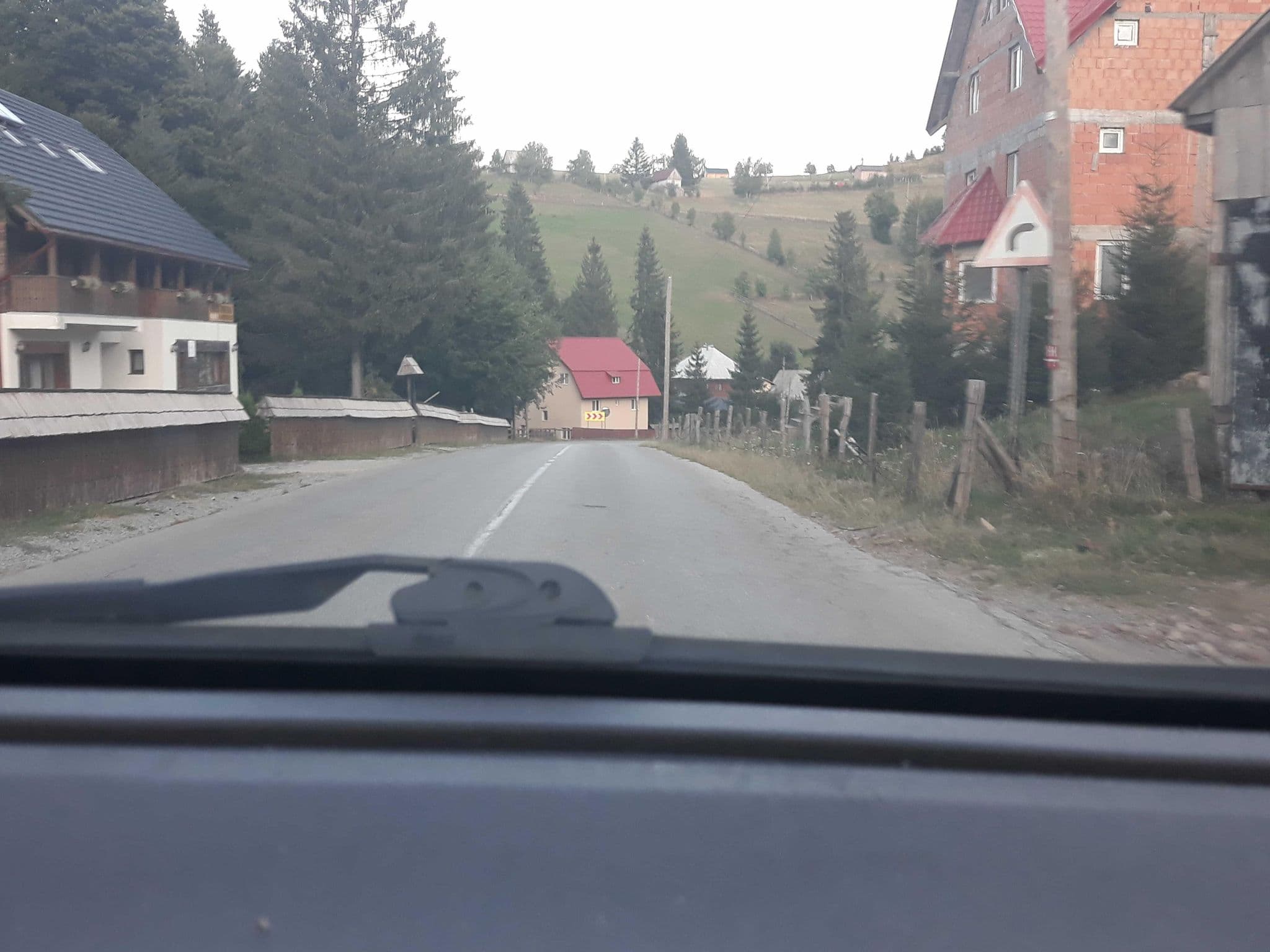 Street view near Pensiunea Arnica Montana, Arieşeni — © murmidon (CC BY-SA · Mapillary)