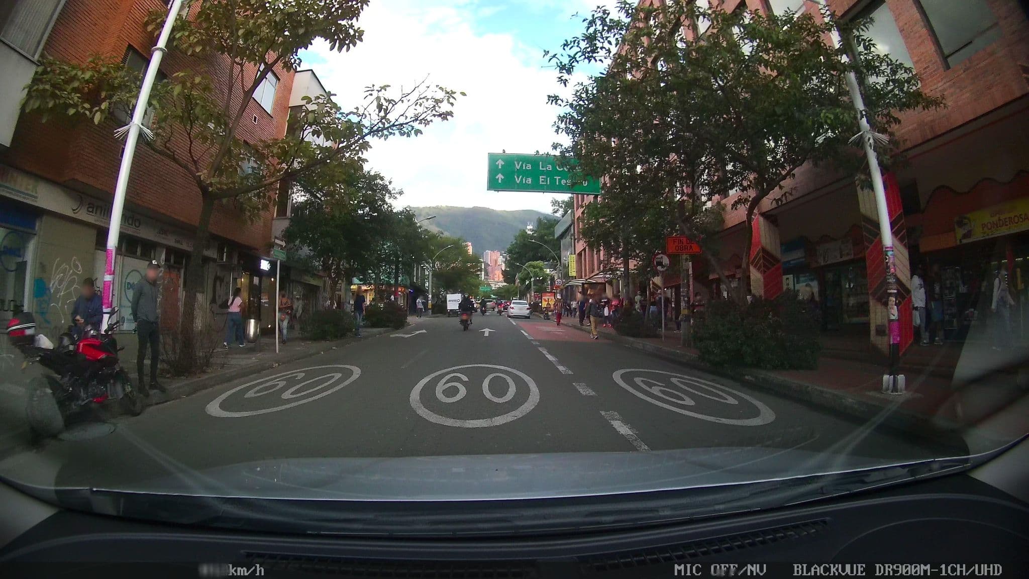 Street view near La Familia Hostel - Parque el Poblado, Medellín — © kaart_4 (CC BY-SA · Mapillary)