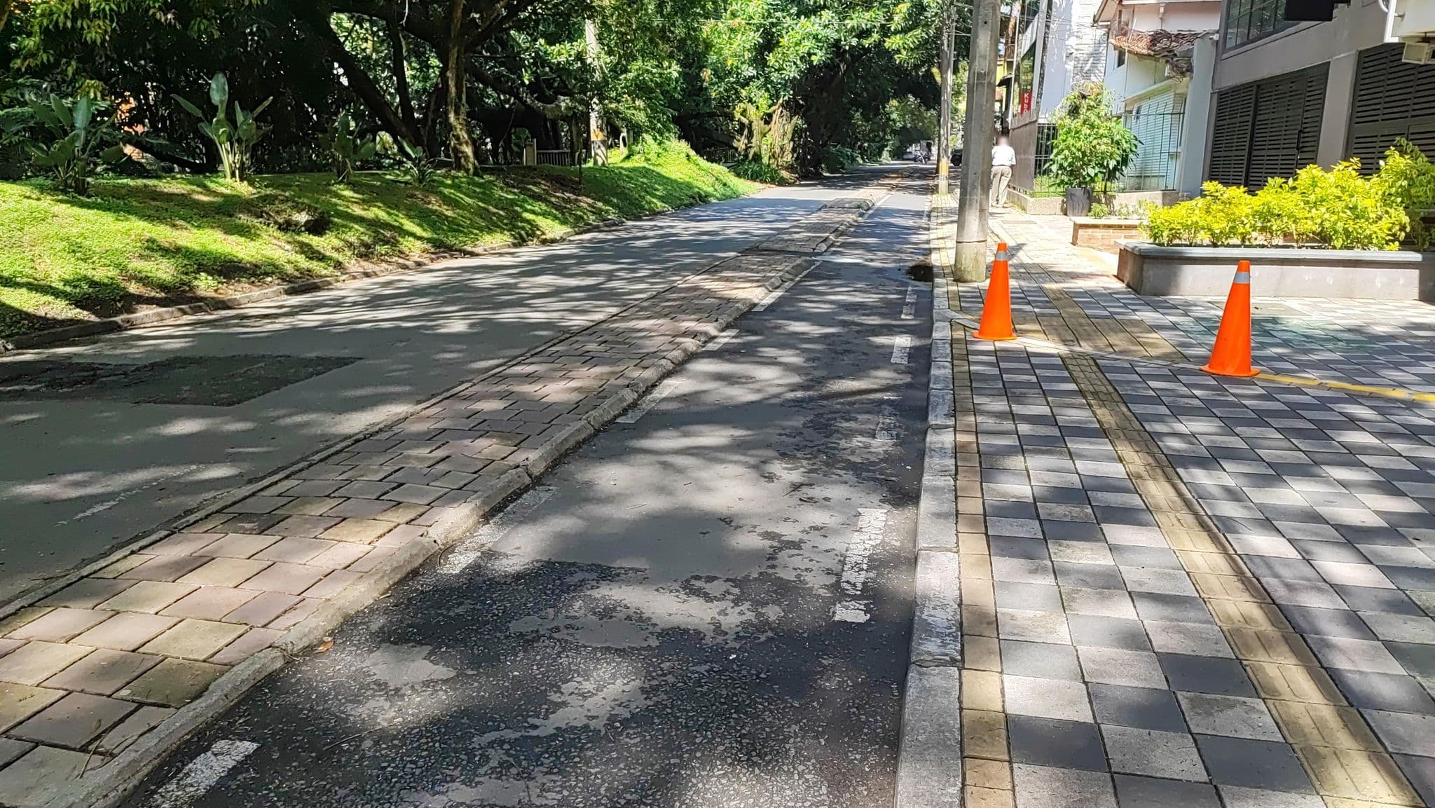 Street view near Hotel Cool Living by Los Patios Best Hotel in Laureles, Medellín — © AnniNavia (CC BY-SA · Mapillary)
