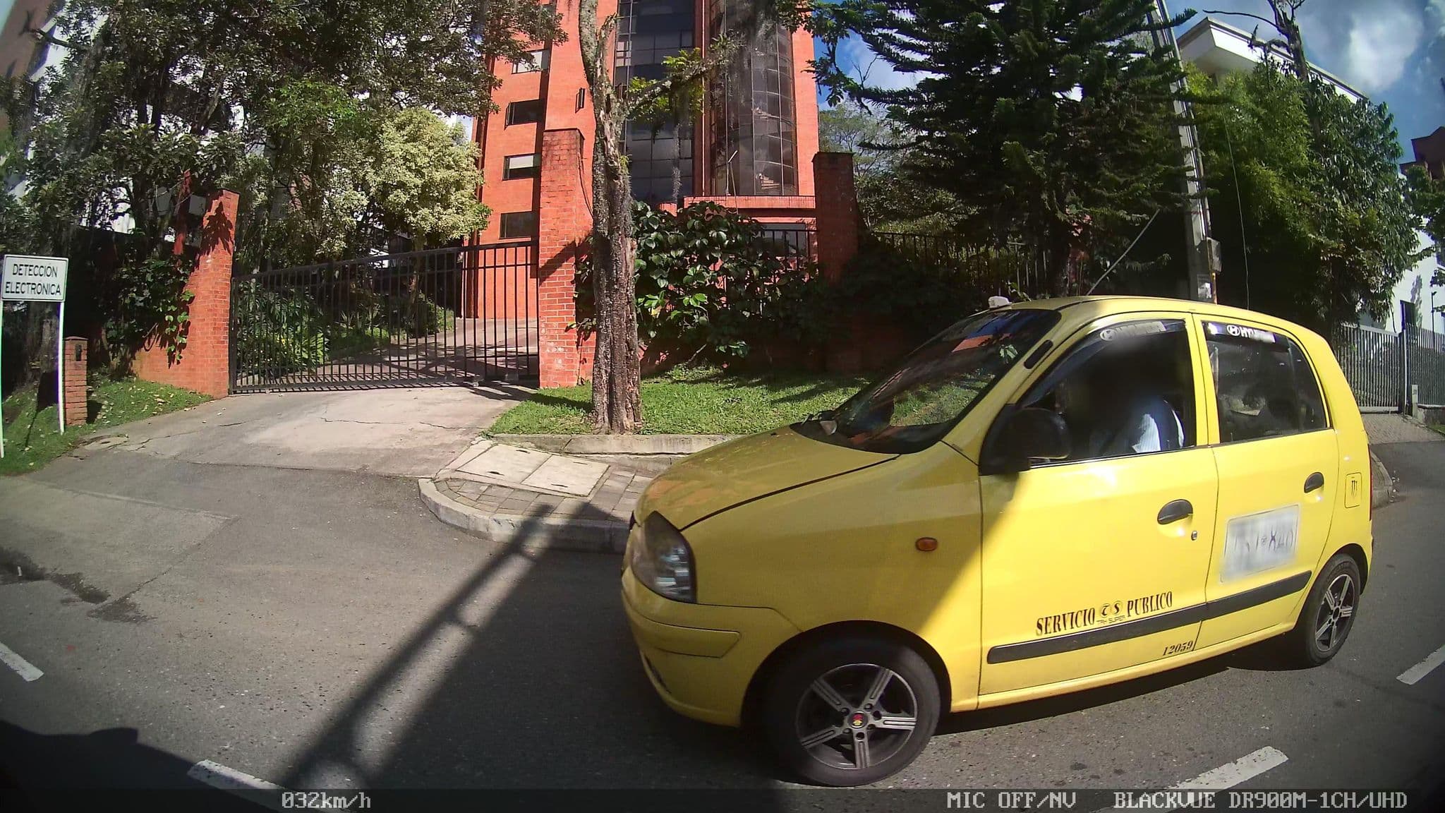 Street view near Loma, Medellin, a Tribute Portfolio Hotel, Envigado — © kaart_4 (CC BY-SA · Mapillary)