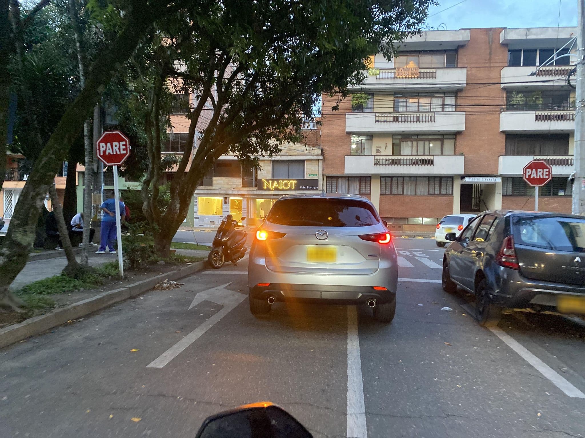 Street view near NAIOT HOTEL BOUTIQUE, Medellín — © valbotero (CC BY-SA · Mapillary)
