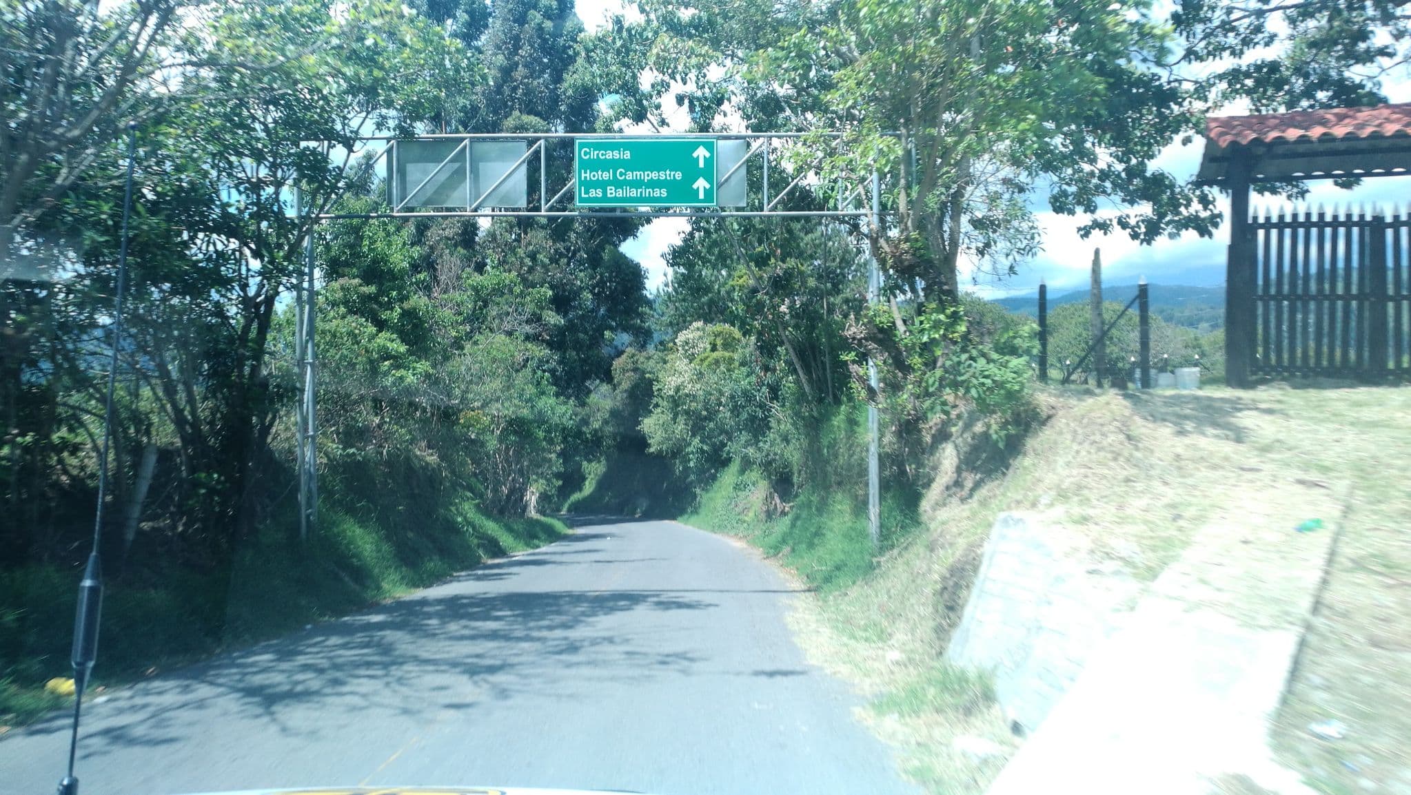 Street view near Green Valley Glamping Salento - Valle del Cocora, Salento — © namara (CC BY-SA · Mapillary)