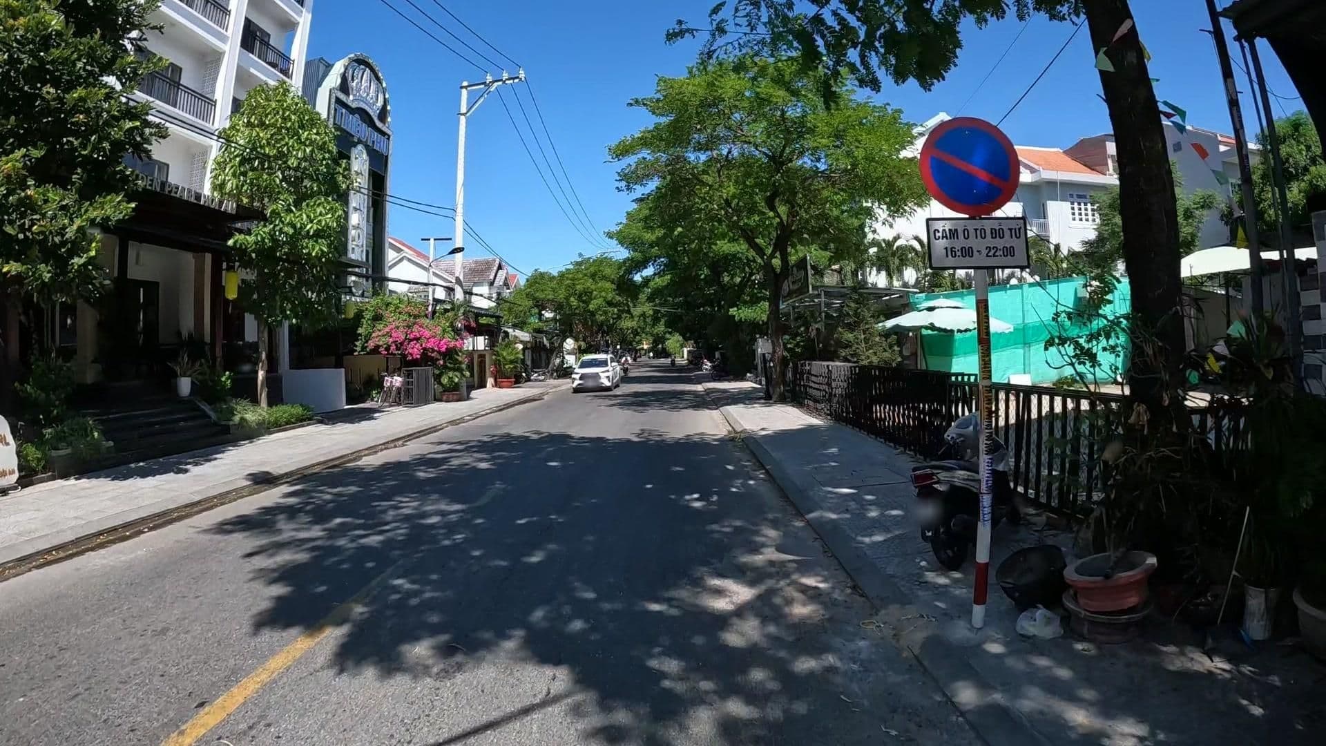 Street view near White Lotus Hotel Hoian, Hoi An — © lucomsky (CC BY-SA · Mapillary)