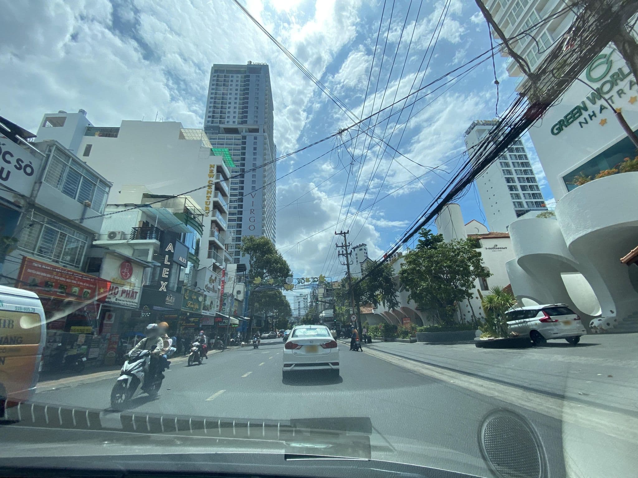 Street view near Green World Hotel, Nha Trang — © DriveWithHoang (CC BY-SA · Mapillary)