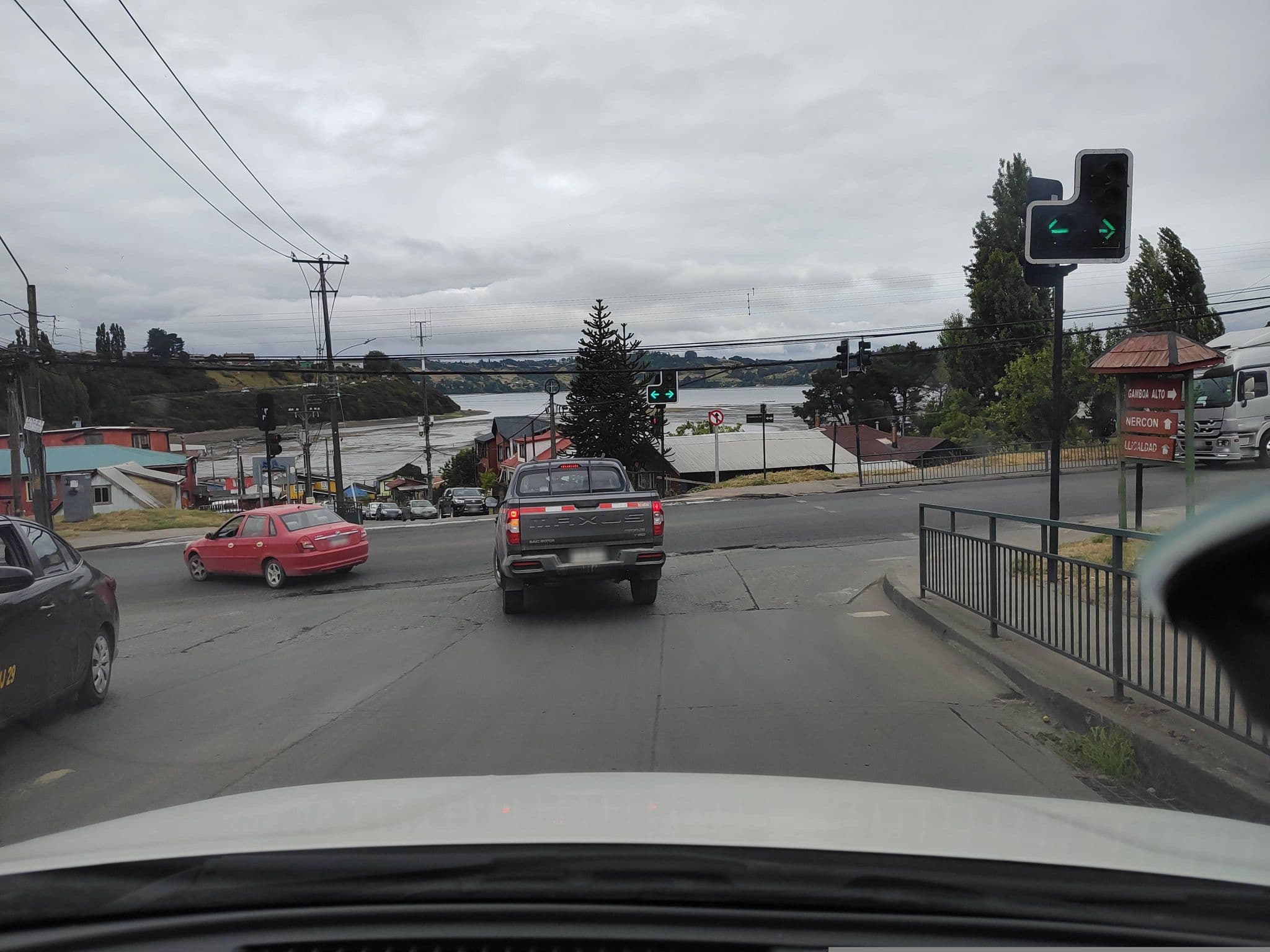 Street view near Hospedaje y Cabañas DON FONCHO, Castro — © andresduhour (CC BY-SA · Mapillary)