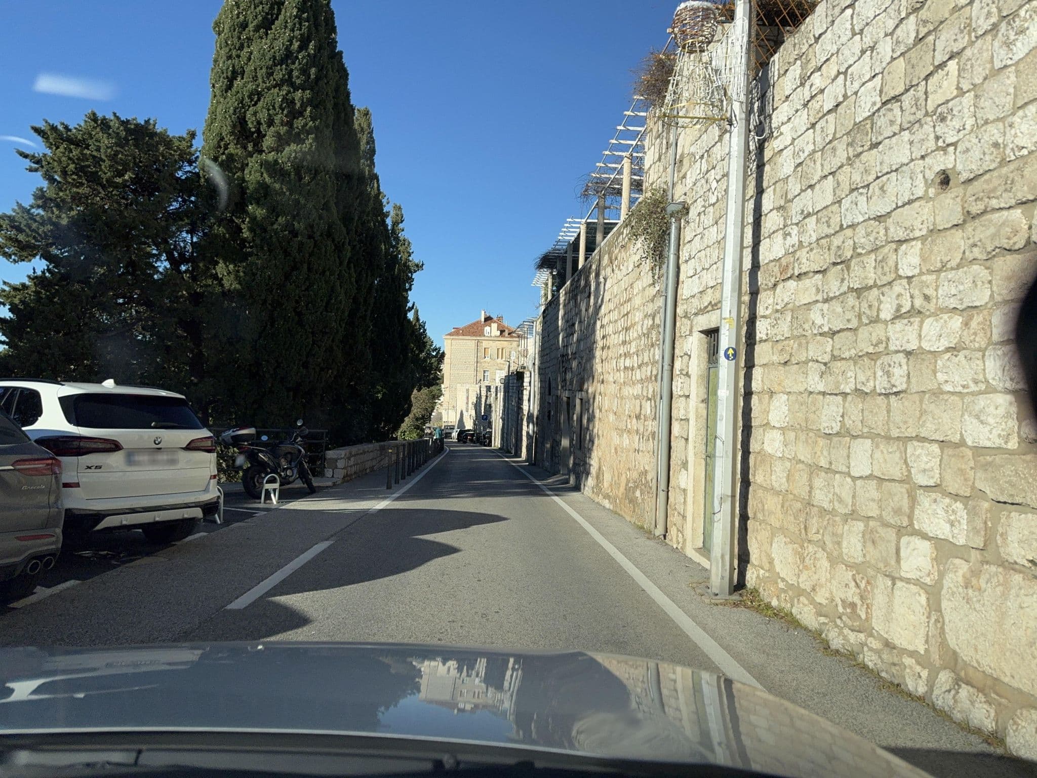 Street view near Hotel Excelsior Dubrovnik, Dubrovnik — © filipb (CC BY-SA · Mapillary)