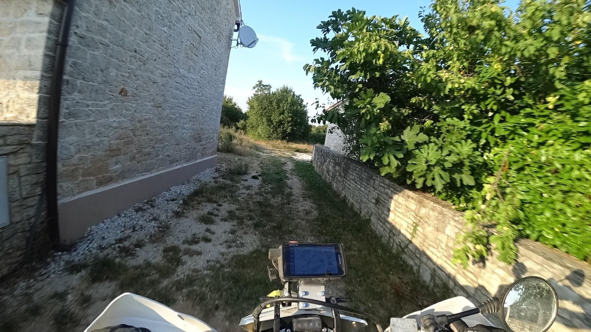 Street view near Villa San, Marčana — © isvedic (CC BY-SA · Mapillary)