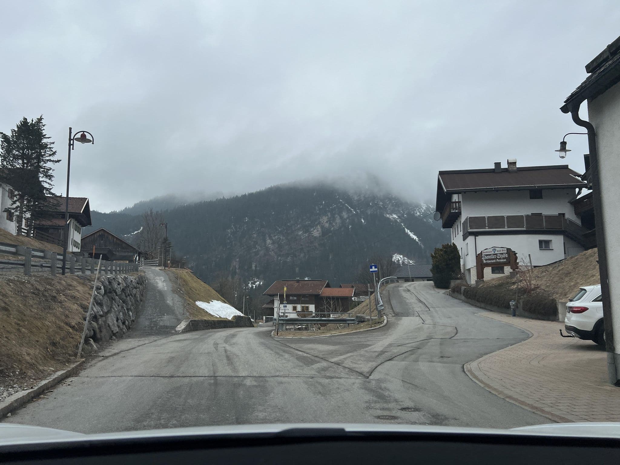 Street view near Hotel Thaneller - Restaurant | Heustadl | Hausbrauerei, Weissenbach am Lech — © ottor (CC BY-SA · Mapillary)