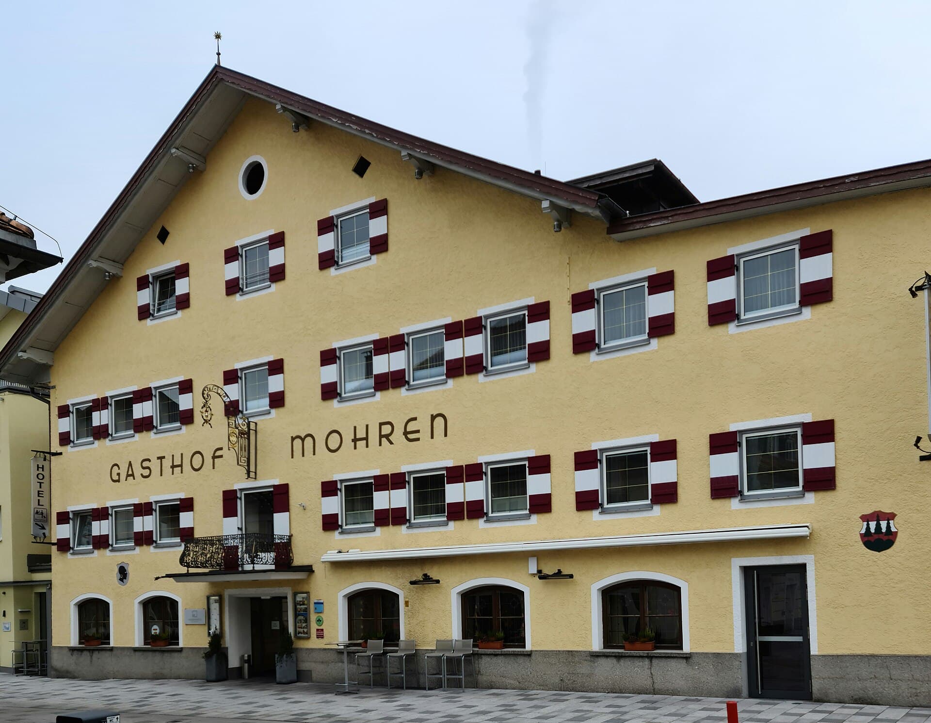 Hotel zum Mohren (via Wikimedia Commons, CC BY-SA 4.0)