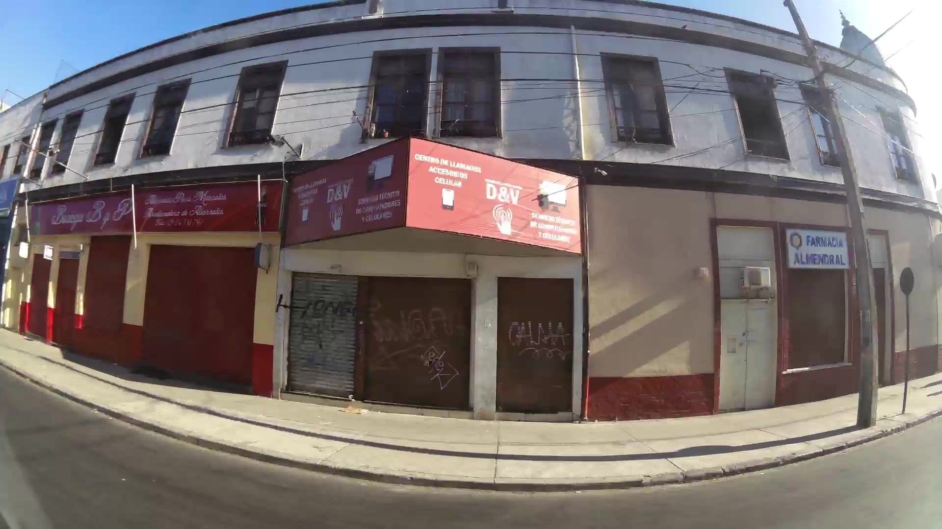 Street view near Muffin Hostel, Valparaíso