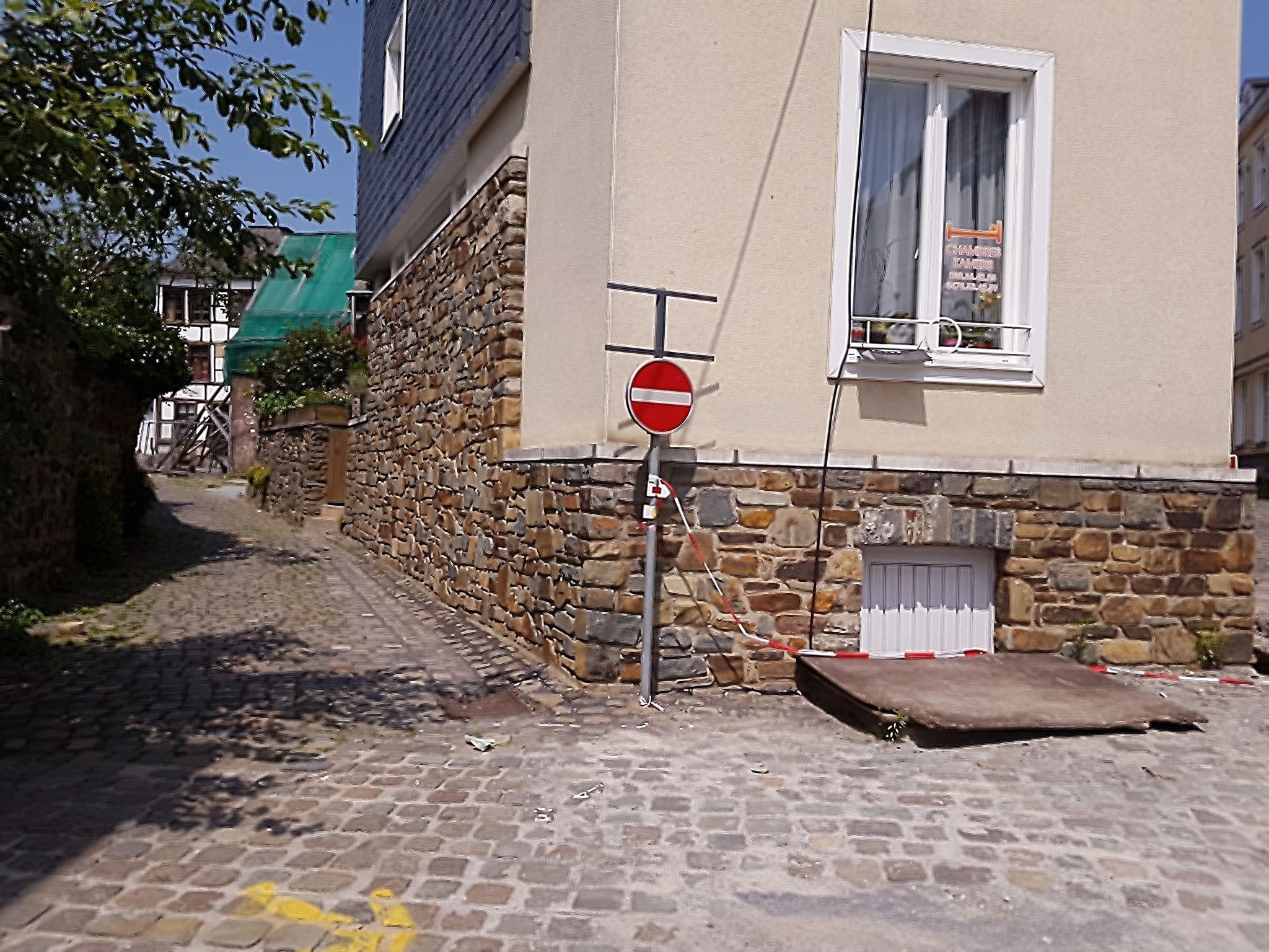 Street view near Hotel d'Orange En Liquidation SA, Stavelot — © filipc (CC BY-SA · Mapillary)