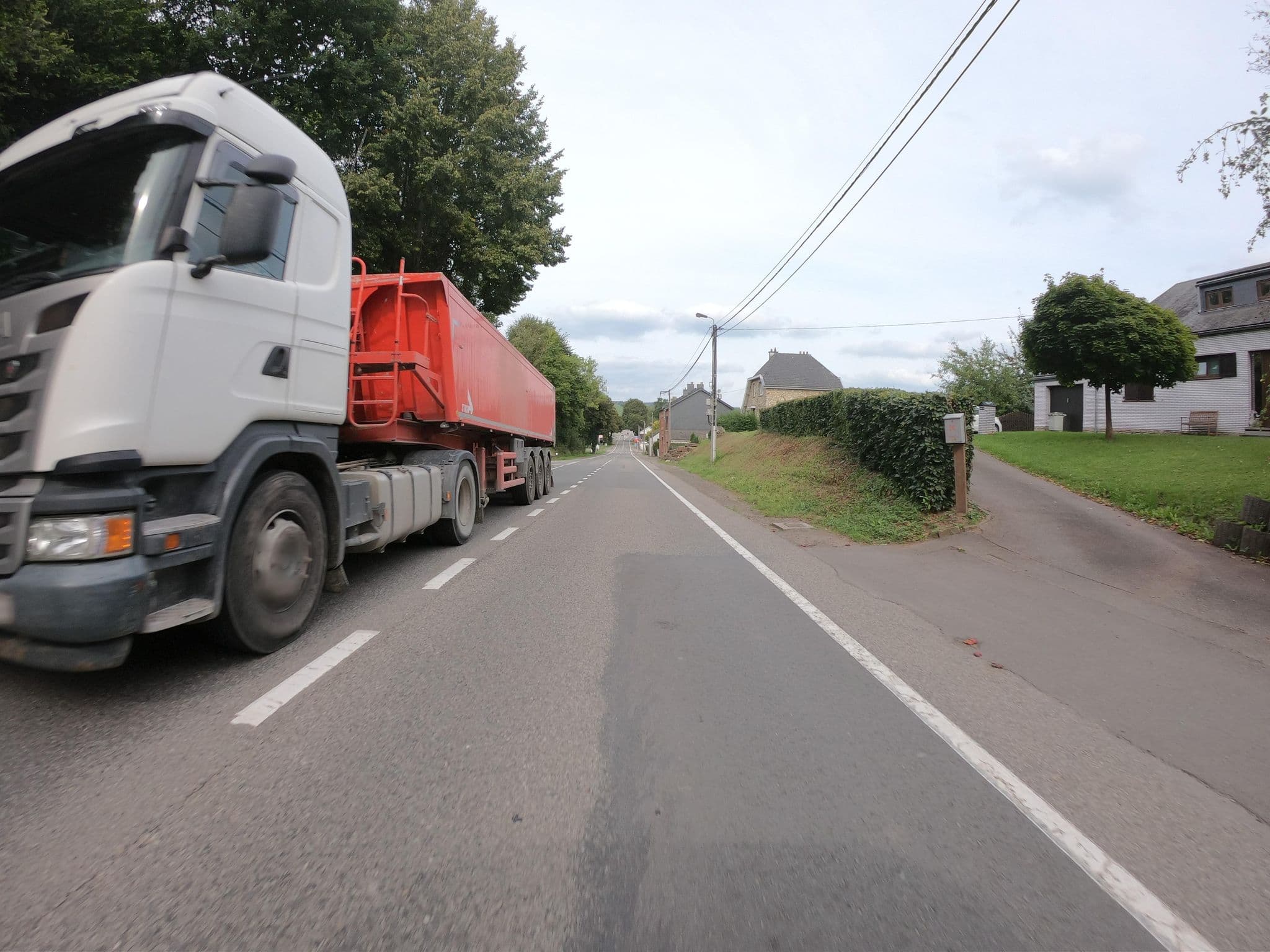 Street view near B&B Circuitez-vous, Stavelot — © joostjakob (CC BY-SA · Mapillary)