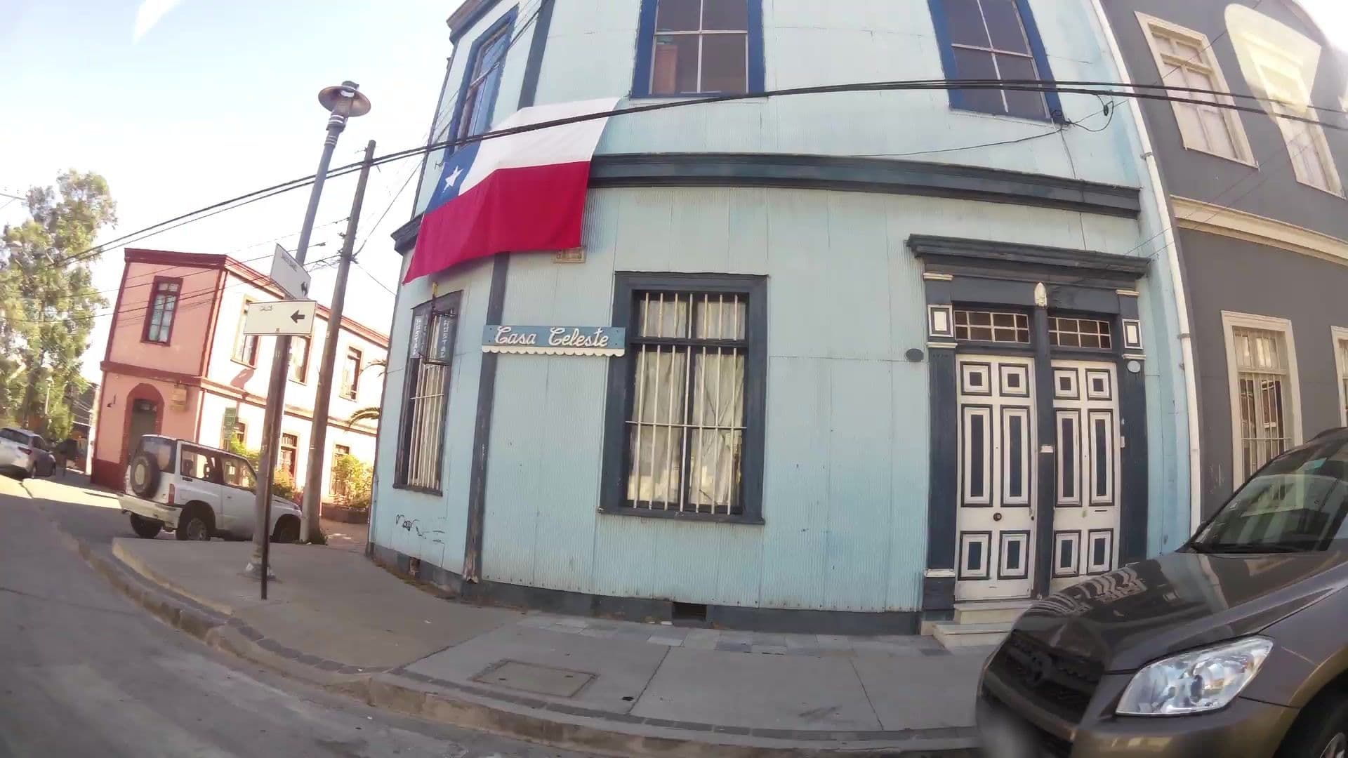 Street view near Casa Celeste, Valparaíso