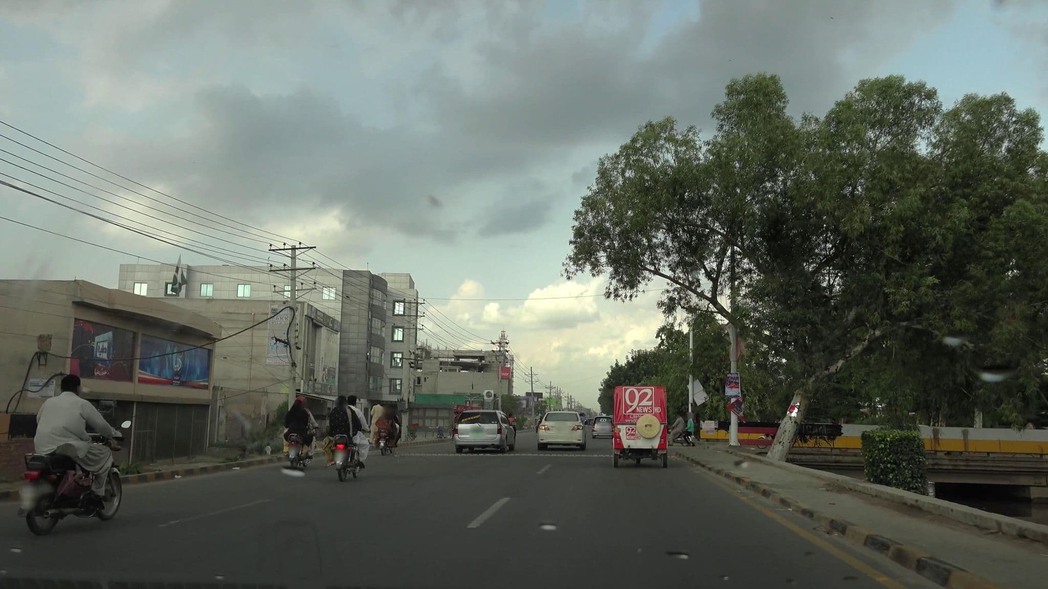 Street view near Cozy and Peaceful rooms, Faisalabad — © cut (CC BY-SA · Mapillary)