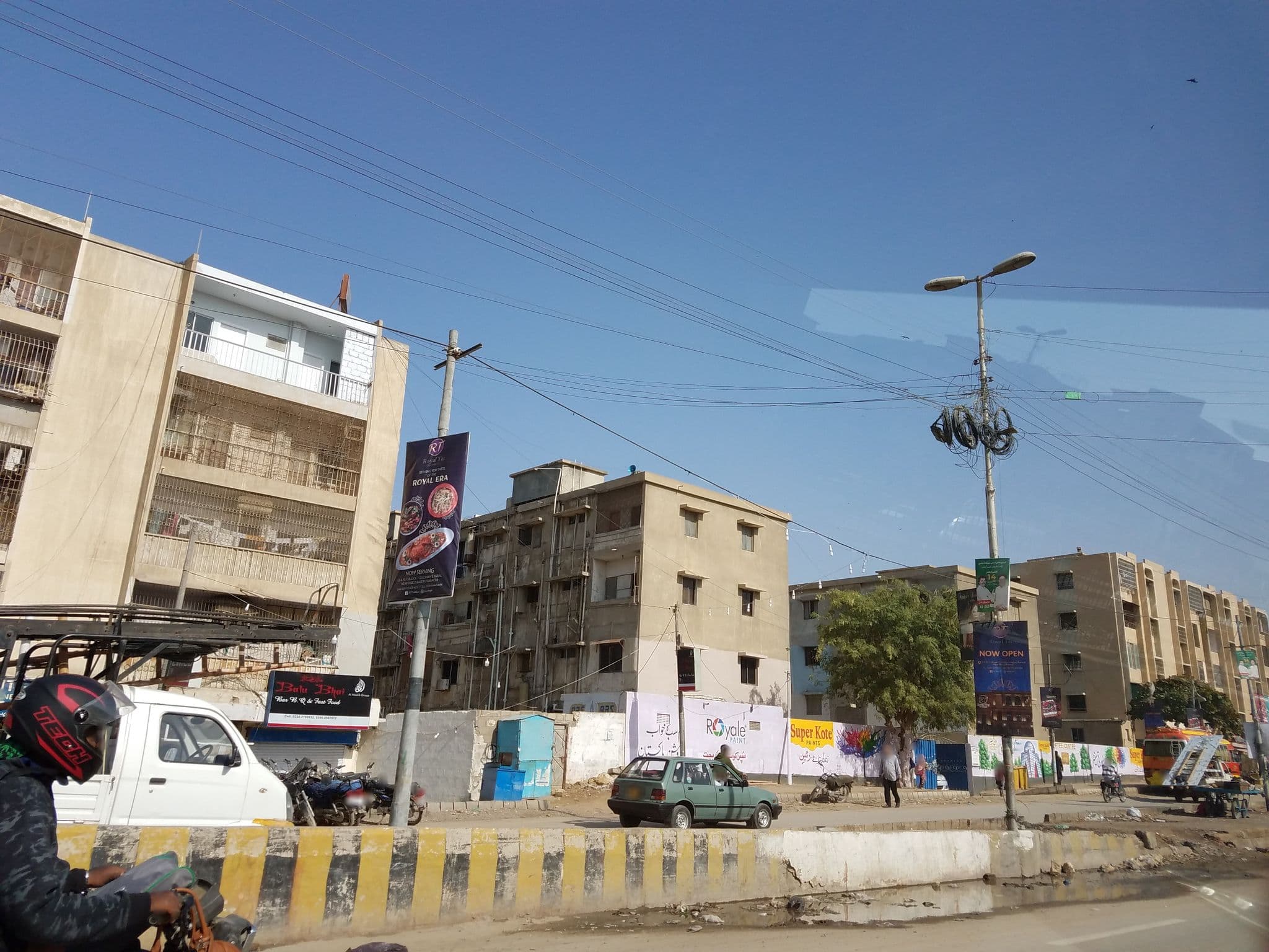 Street view near Hotel Aladin In Karachi, Karachi University Employees Co-operative Housing Society — © nabamb (CC BY-SA · Mapillary)