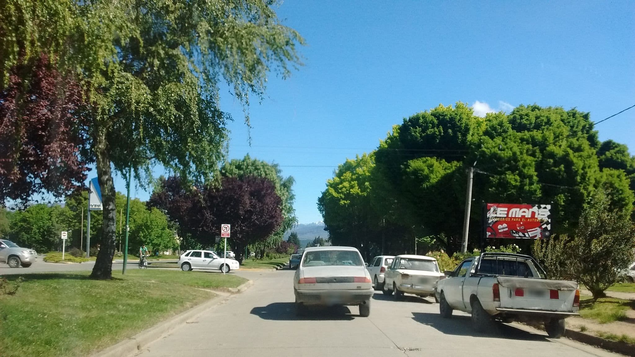 Street view near Alturas Apart-Hotel, El Bolsón — © mweper (CC BY-SA · Mapillary)