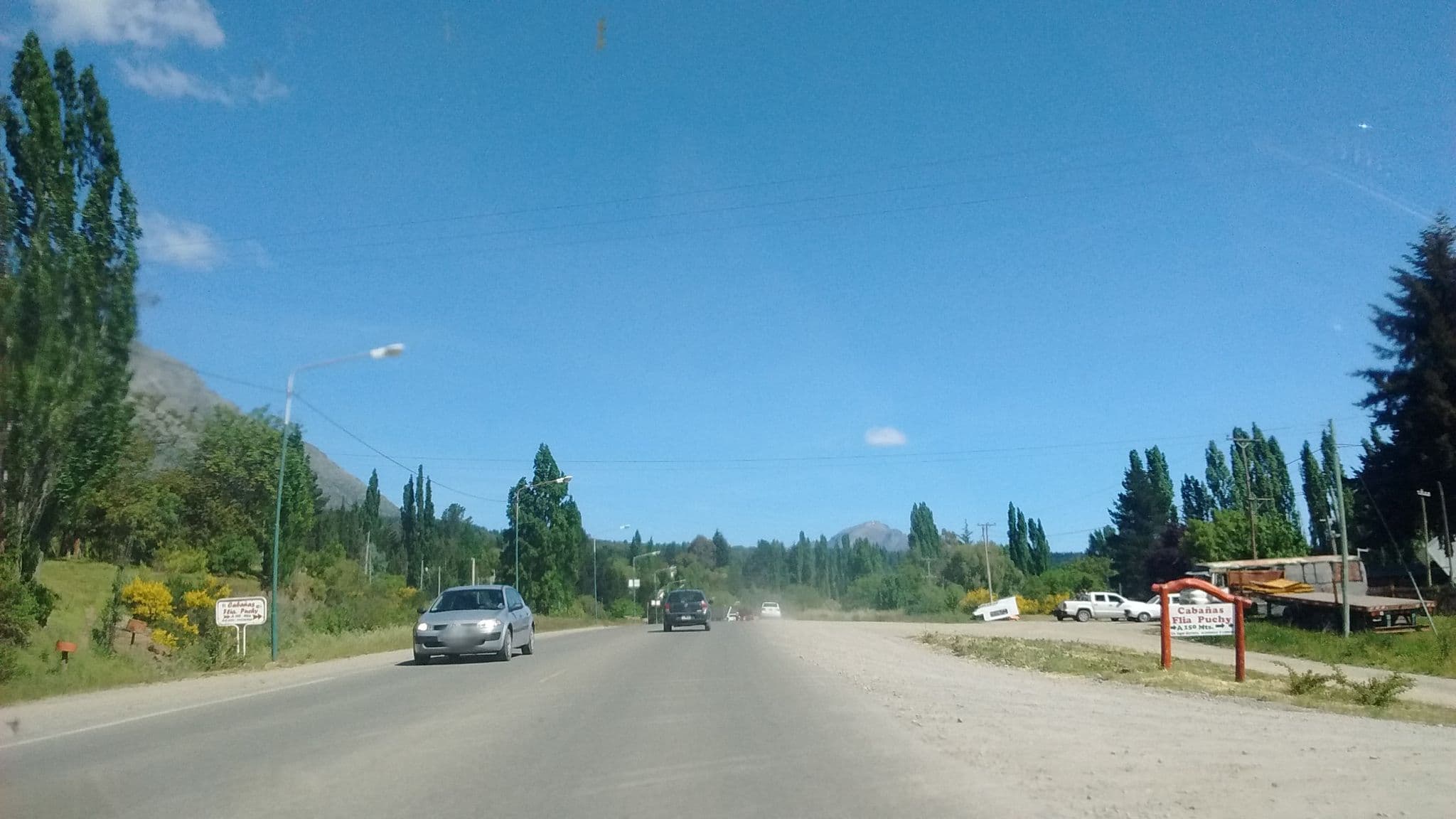 Street view near Hostel El Limón, El Bolsón — © mweper (CC BY-SA · Mapillary)
