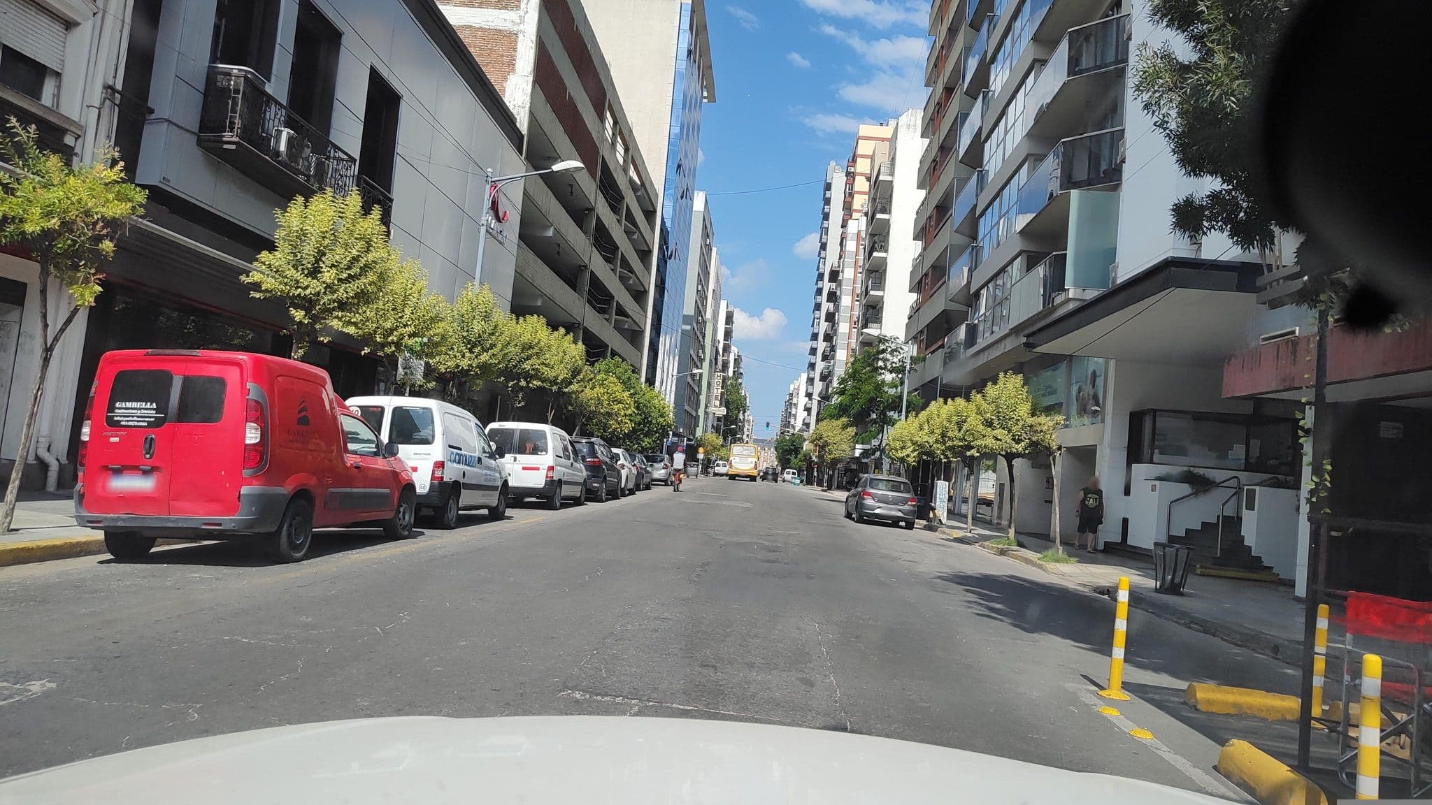 Street view near Hotel Estilo MB (ex Carlos V), Mar del Plata — © Kaart_Local (CC BY-SA · Mapillary)