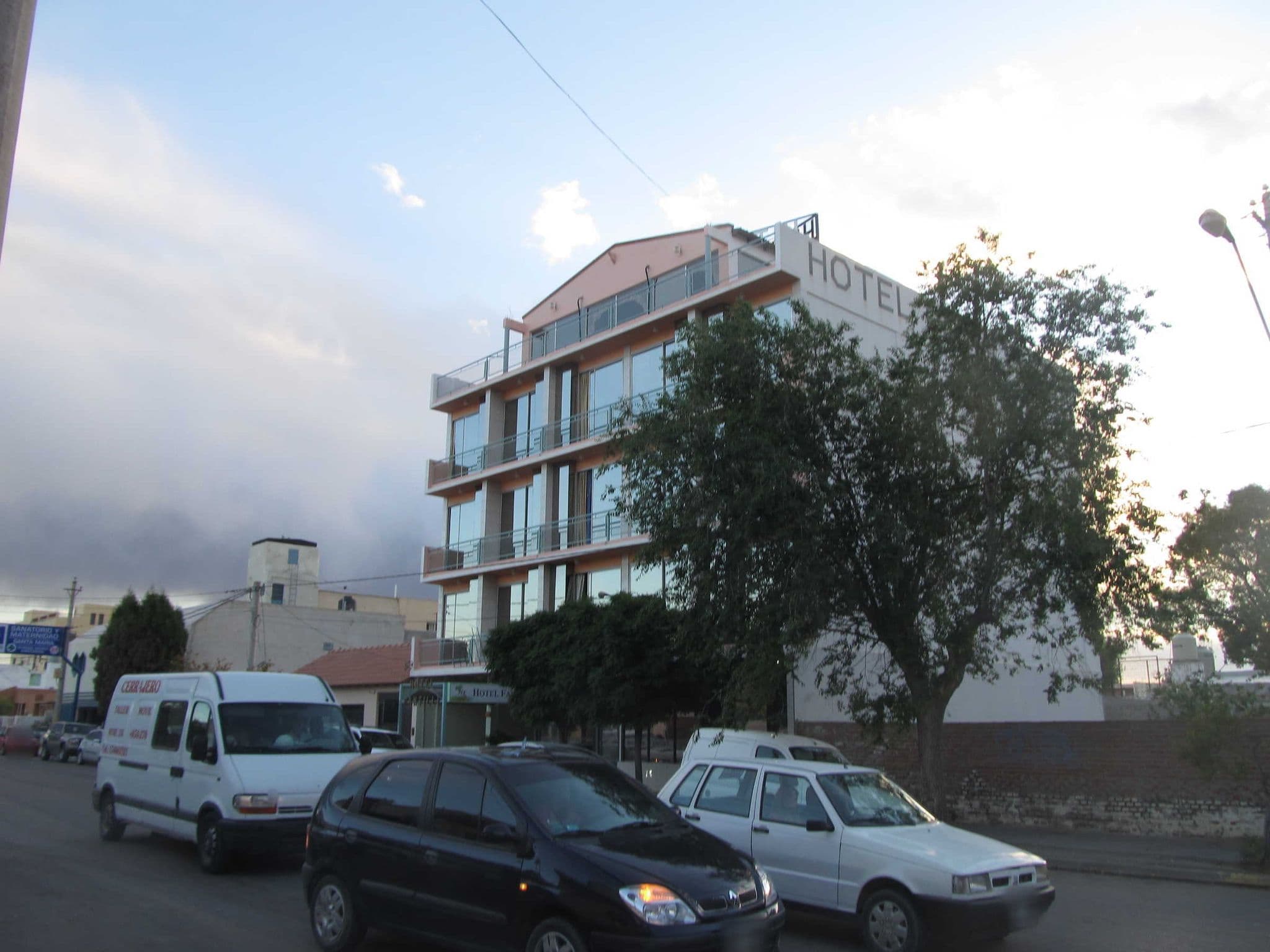 Street view near Hotel Fantilli, Puerto Madryn — © sk53 (CC BY-SA · Mapillary)