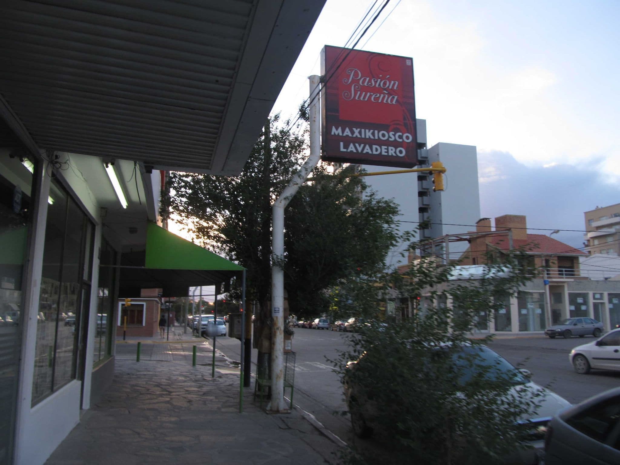 Street view near HOTEL VIDA, Puerto Madryn — © sk53 (CC BY-SA · Mapillary)