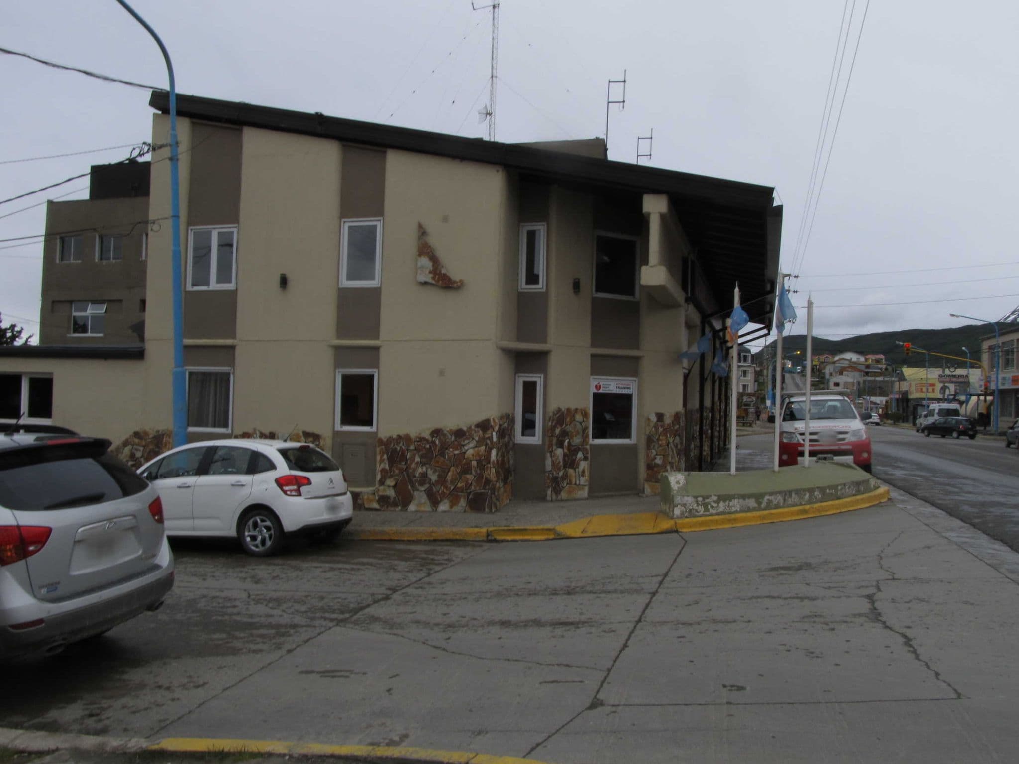 Street view near Los Calafates Hotel - Web Oficial, Ushuaia — © sk53 (CC BY-SA · Mapillary)