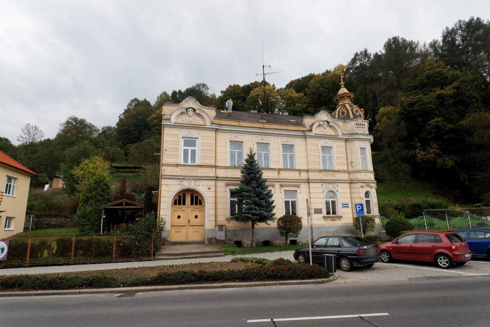Street view near lázeňský dům NIVA, Luhačovice — © txllxt (CC BY-SA · Mapillary)