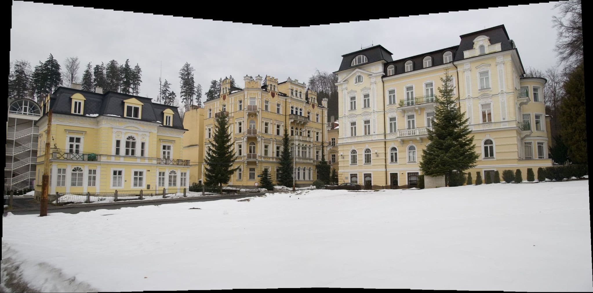 Street view near Swissôtel Marianske Lazne, Mariánské Lázně — © txllxt (CC BY-SA · Mapillary)