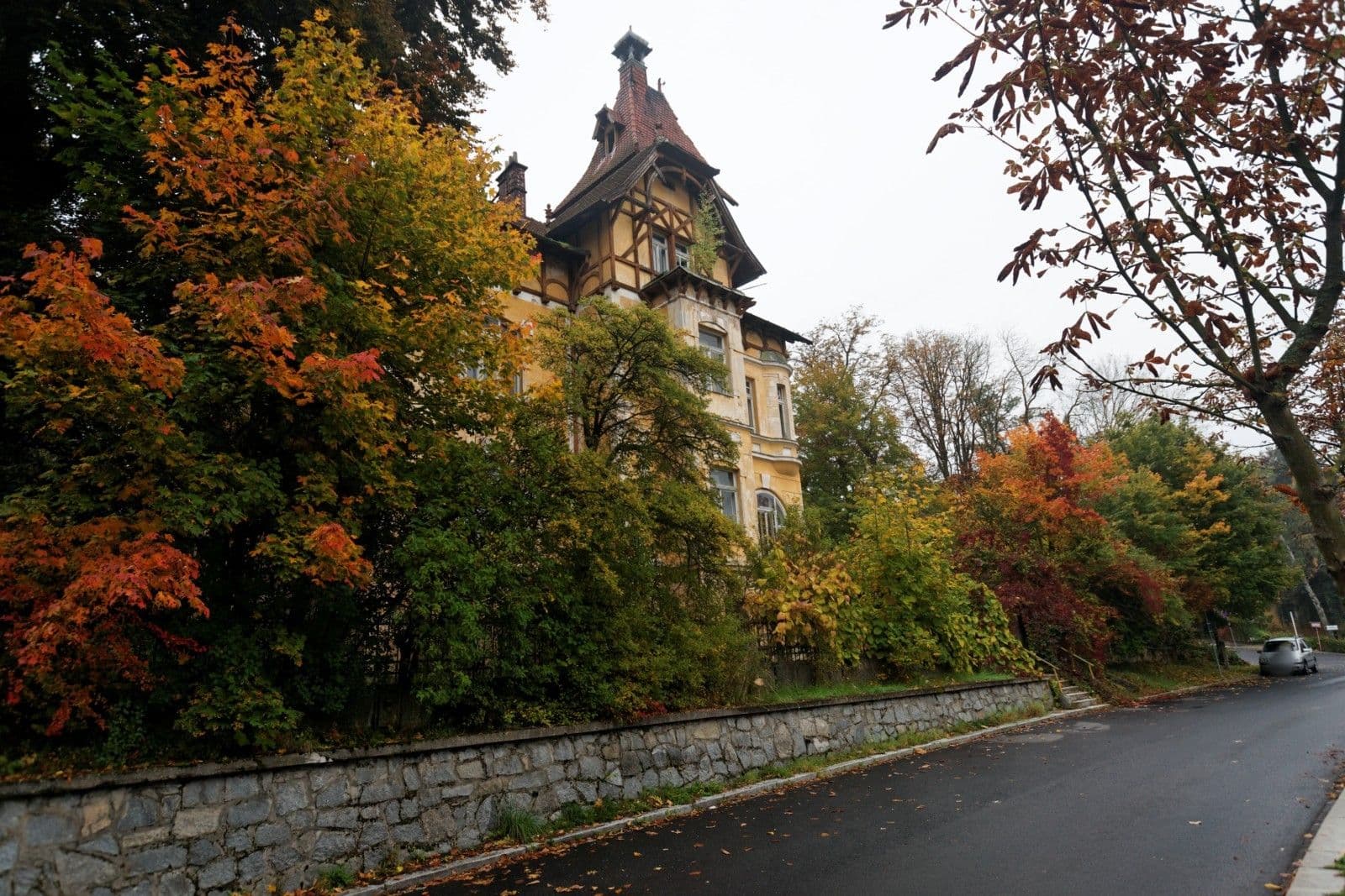 Street view near B&B Villa Hotel, Mariánské Lázně — © txllxt (CC BY-SA · Mapillary)