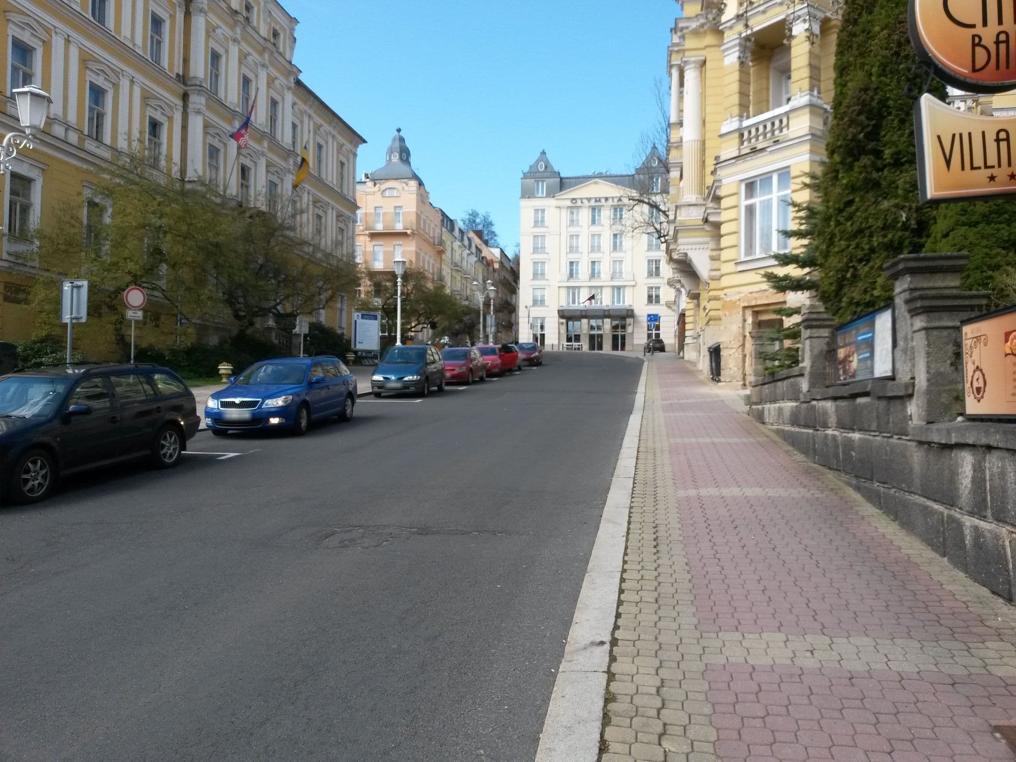 Street view near Aphrodite Hotel Mariánské Lázně, Mariánské Lázně — © rausk (CC BY-SA · Mapillary)