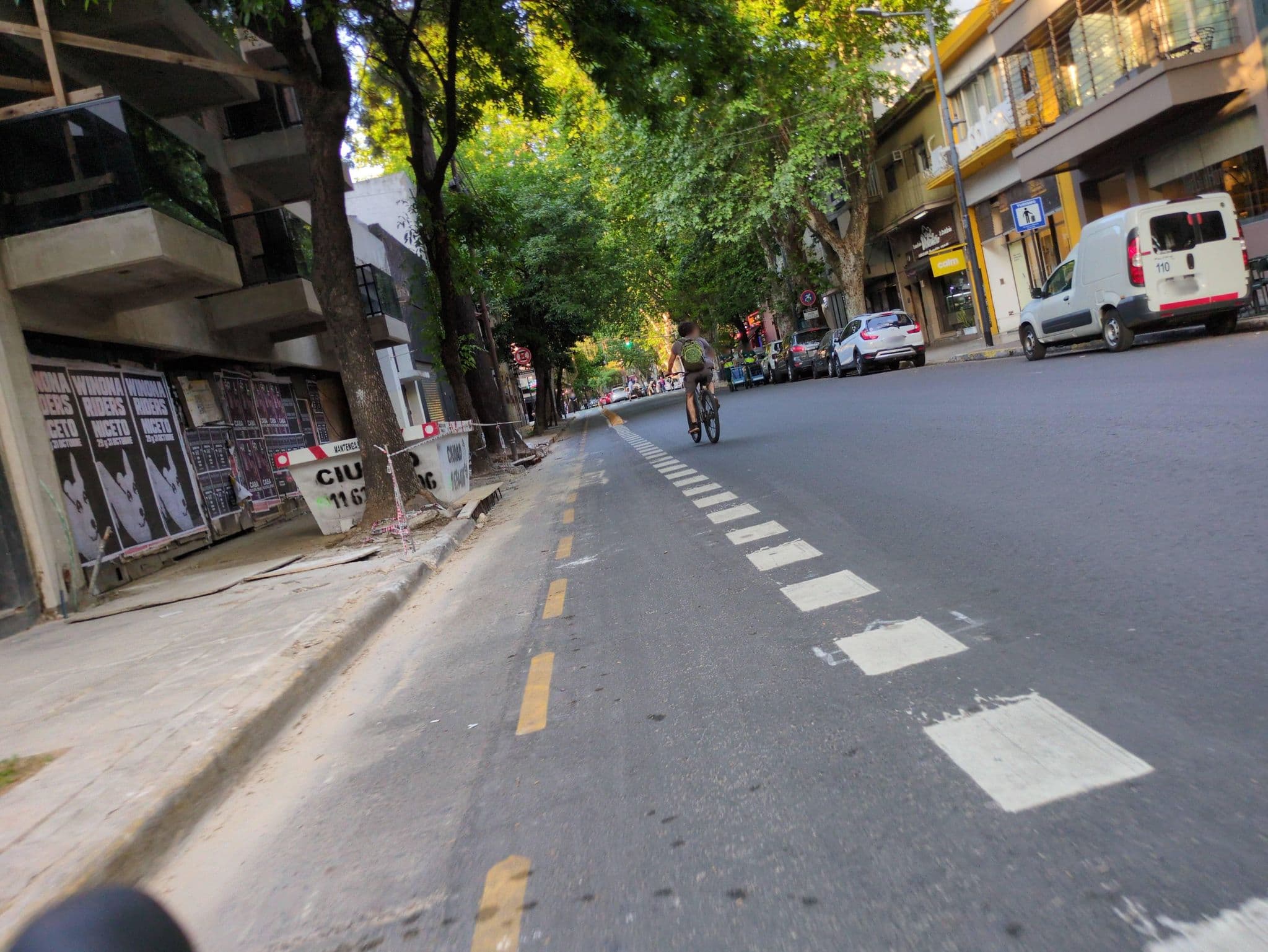 Street view near The Glu, Colegiales — © chonfa (CC BY-SA · Mapillary)