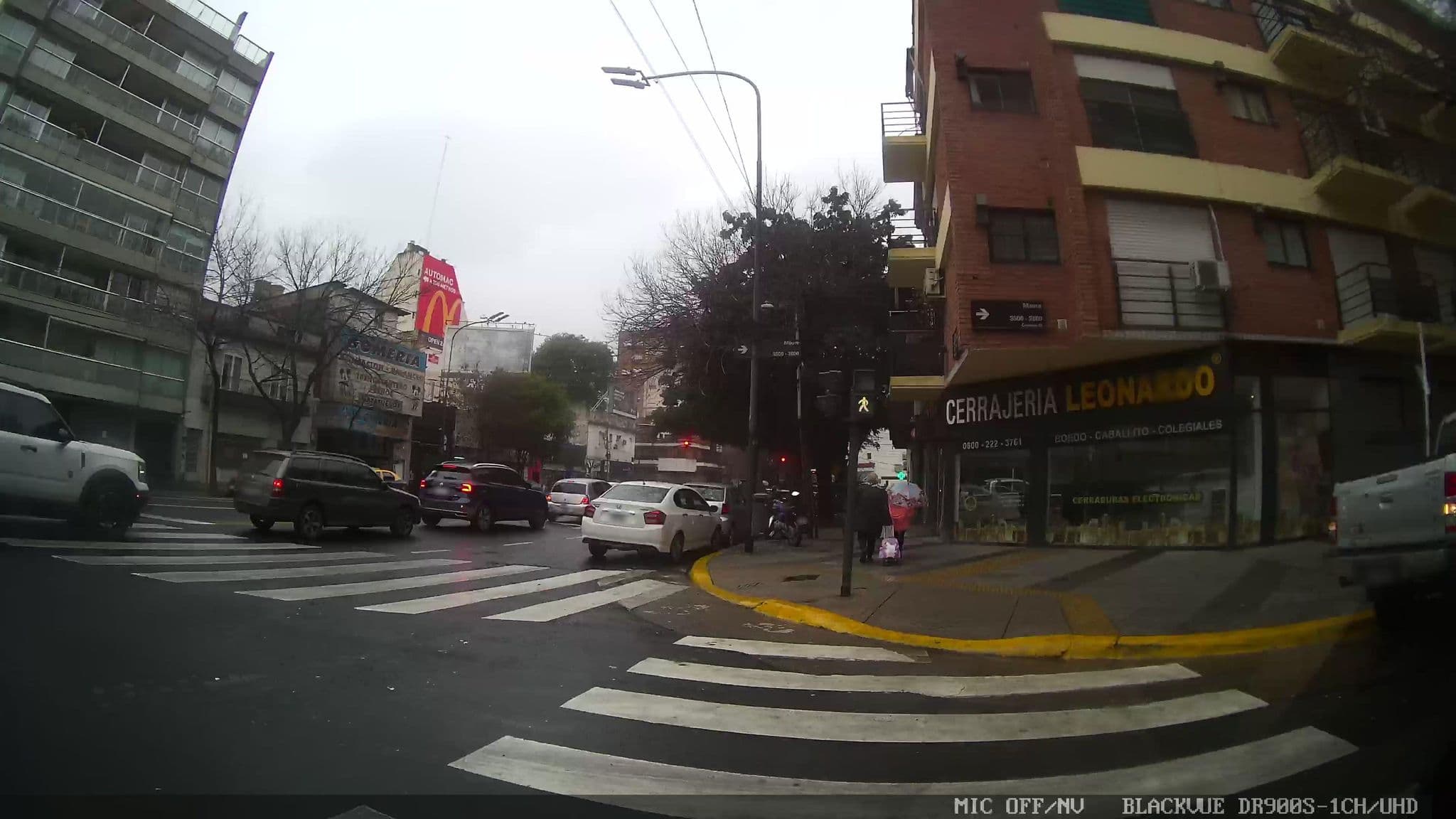 Street view near Hotel la Toja, Colegiales — © kaart_1 (CC BY-SA · Mapillary)