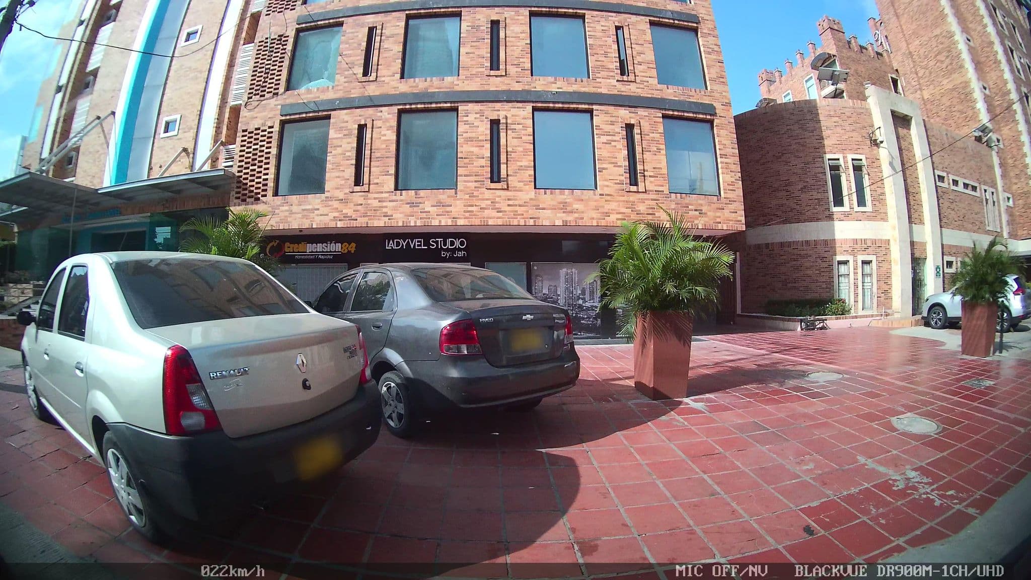 Street view near Atlantic Garden Hotel, Barranquilla — © kaart_2 (CC BY-SA · Mapillary)