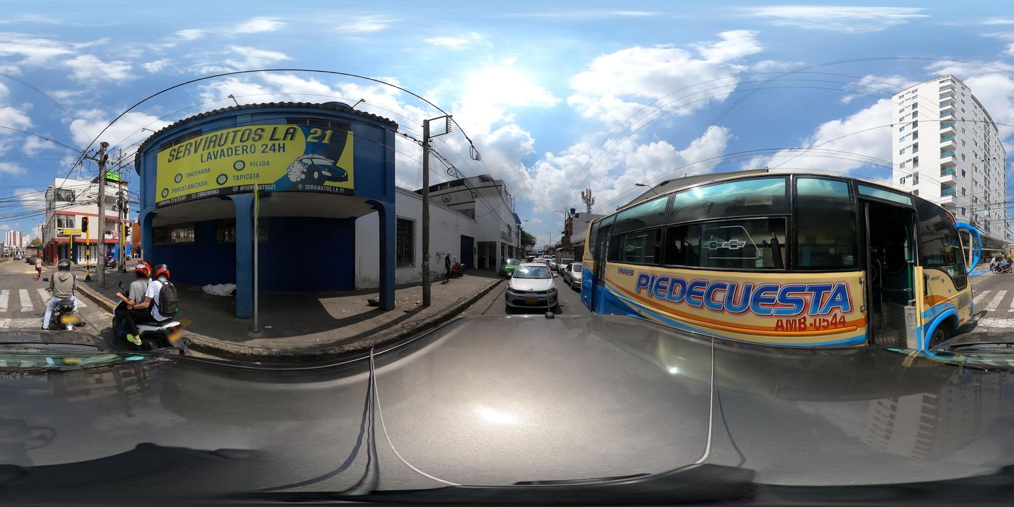 Street view near Hotel Bucarica Plaza, Bucaramanga — © innerpace360 (CC BY-SA · Mapillary)