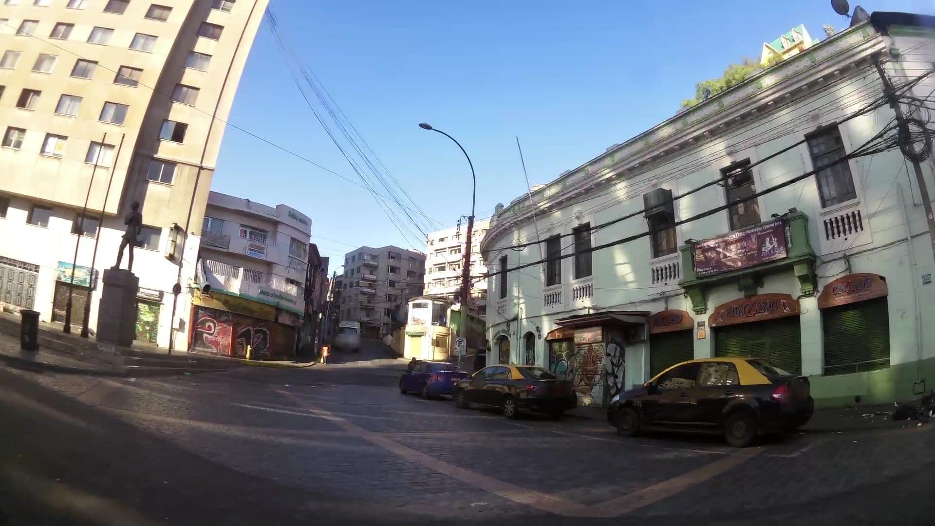 Street view near Pintoresca, Valparaíso