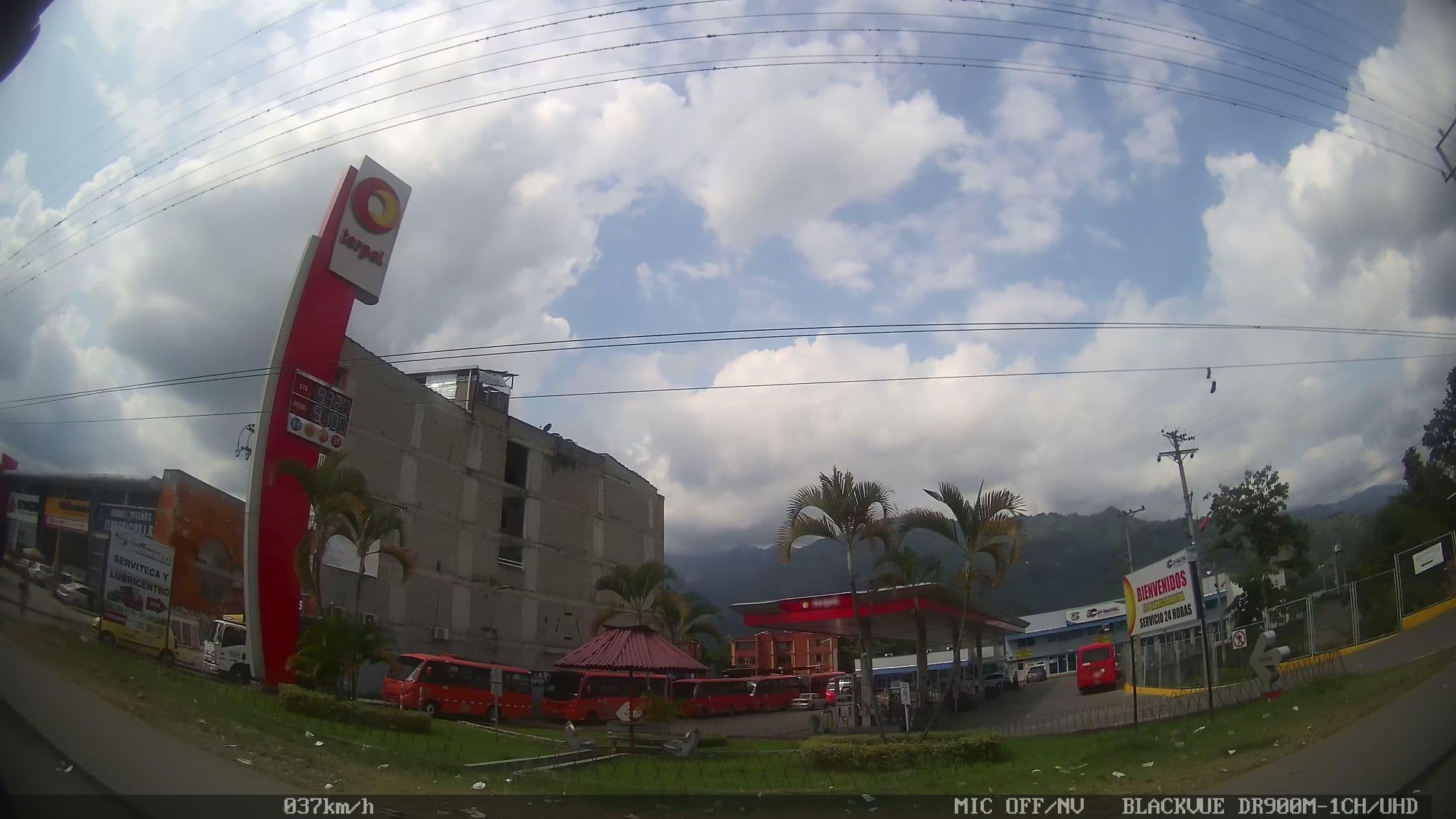 Street view near Hotel Hábitat, Ibagué — © kaart_2 (CC BY-SA · Mapillary)