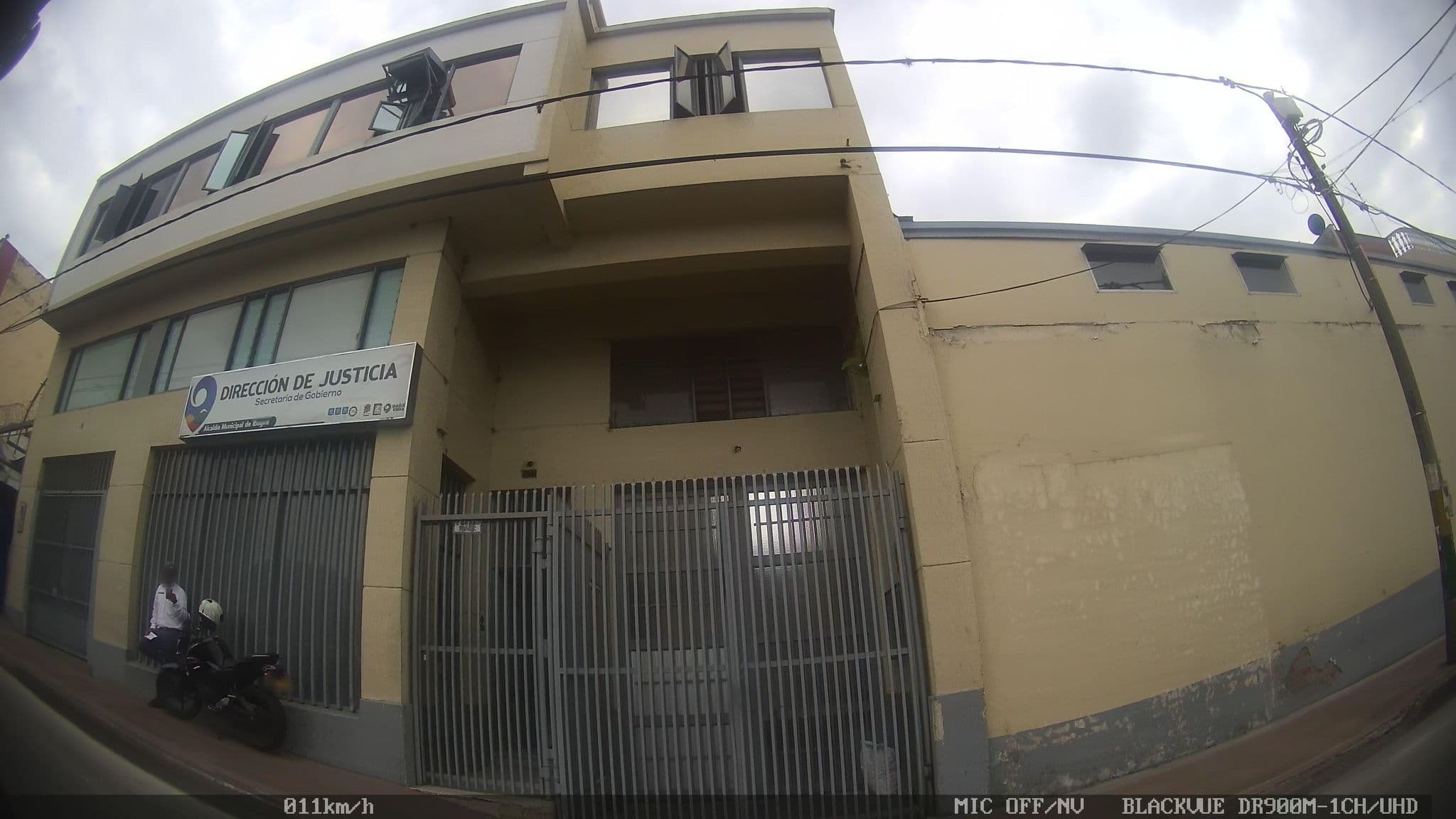 Street view near La Posada del Viajero, Ibagué — © kaart_2 (CC BY-SA · Mapillary)