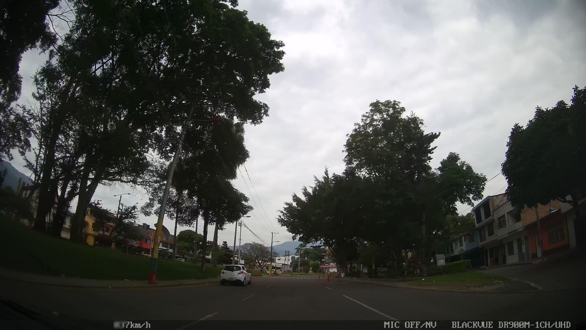 Street view near HOTEL KENISONI, Ibagué — © kaart_2 (CC BY-SA · Mapillary)