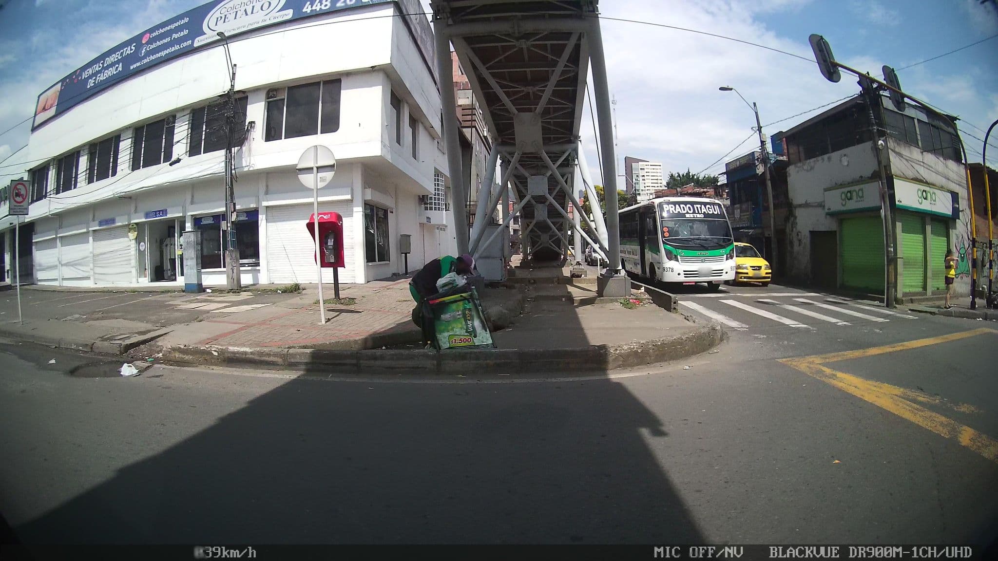 Street view near Hotel California, Envigado — © kaart_4 (CC BY-SA · Mapillary)