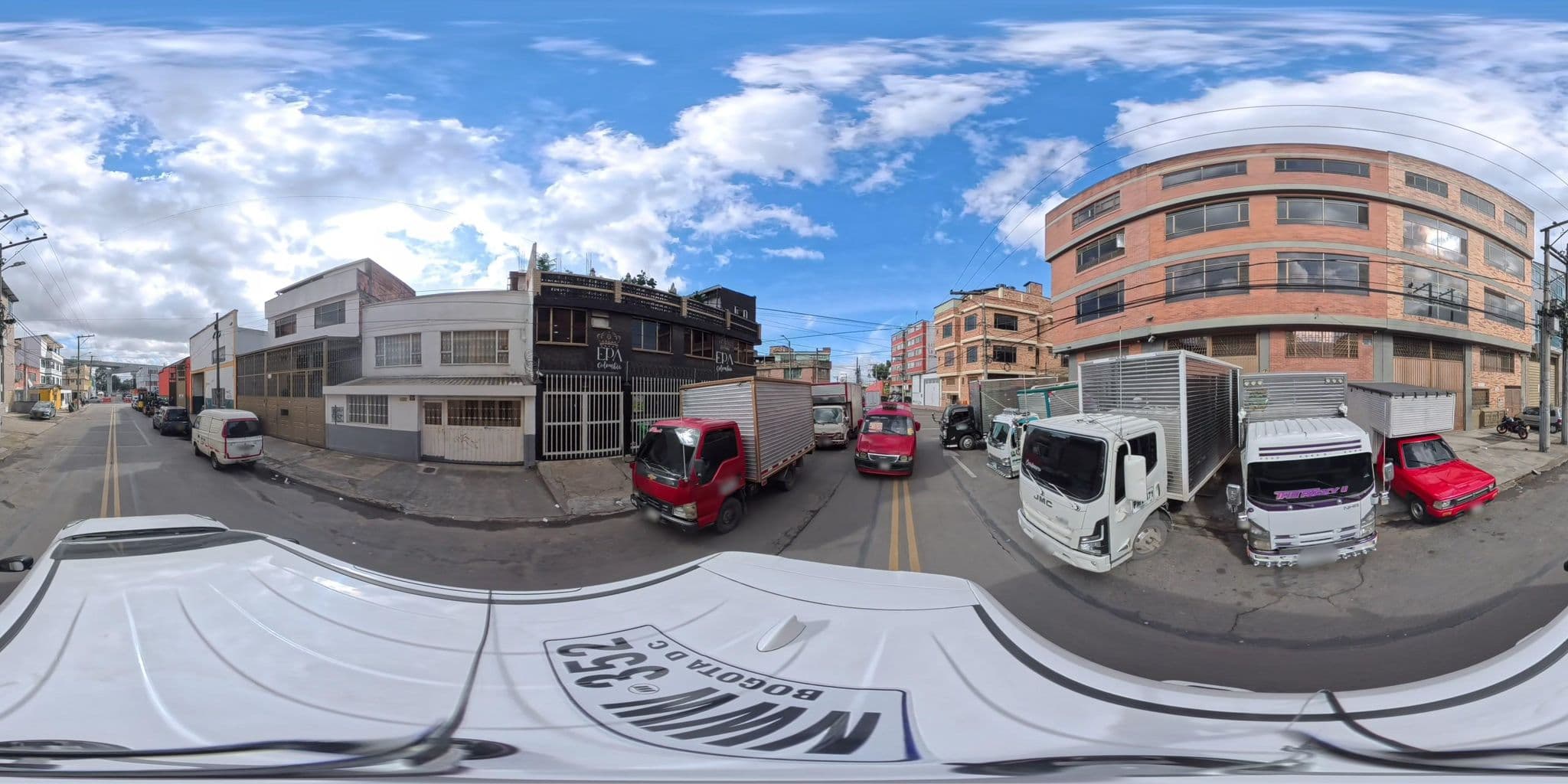 Street view near Hostal Casa Blanca, Kennedy — © cgalindop (CC BY-SA · Mapillary)