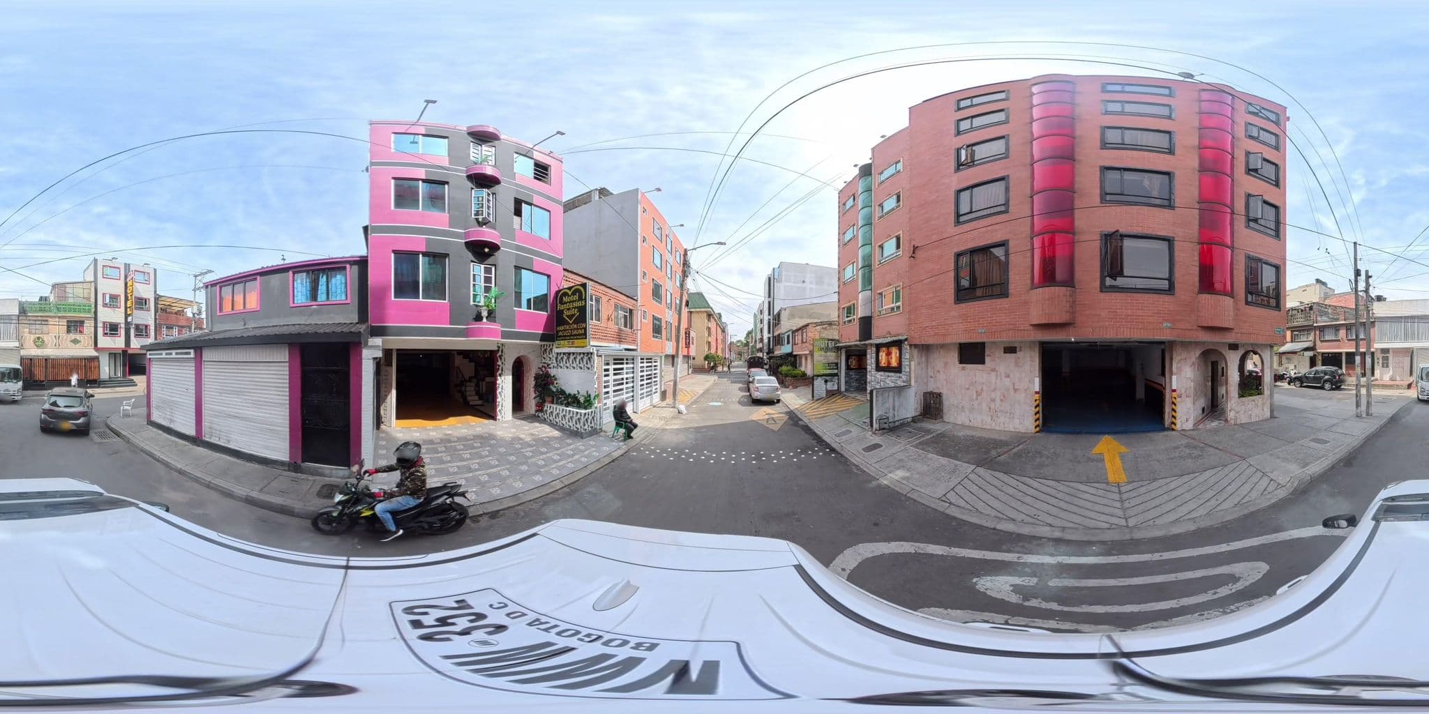 Street view near Hostal Fantasias Suite, Kennedy — © cgalindop (CC BY-SA · Mapillary)