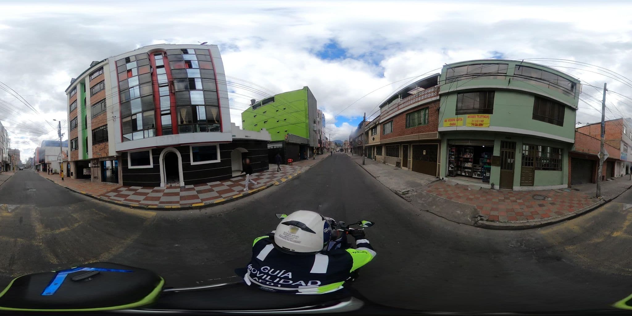 Street view near Hostal BLUE GARDEN, Kennedy — © rbolivar (CC BY-SA · Mapillary)