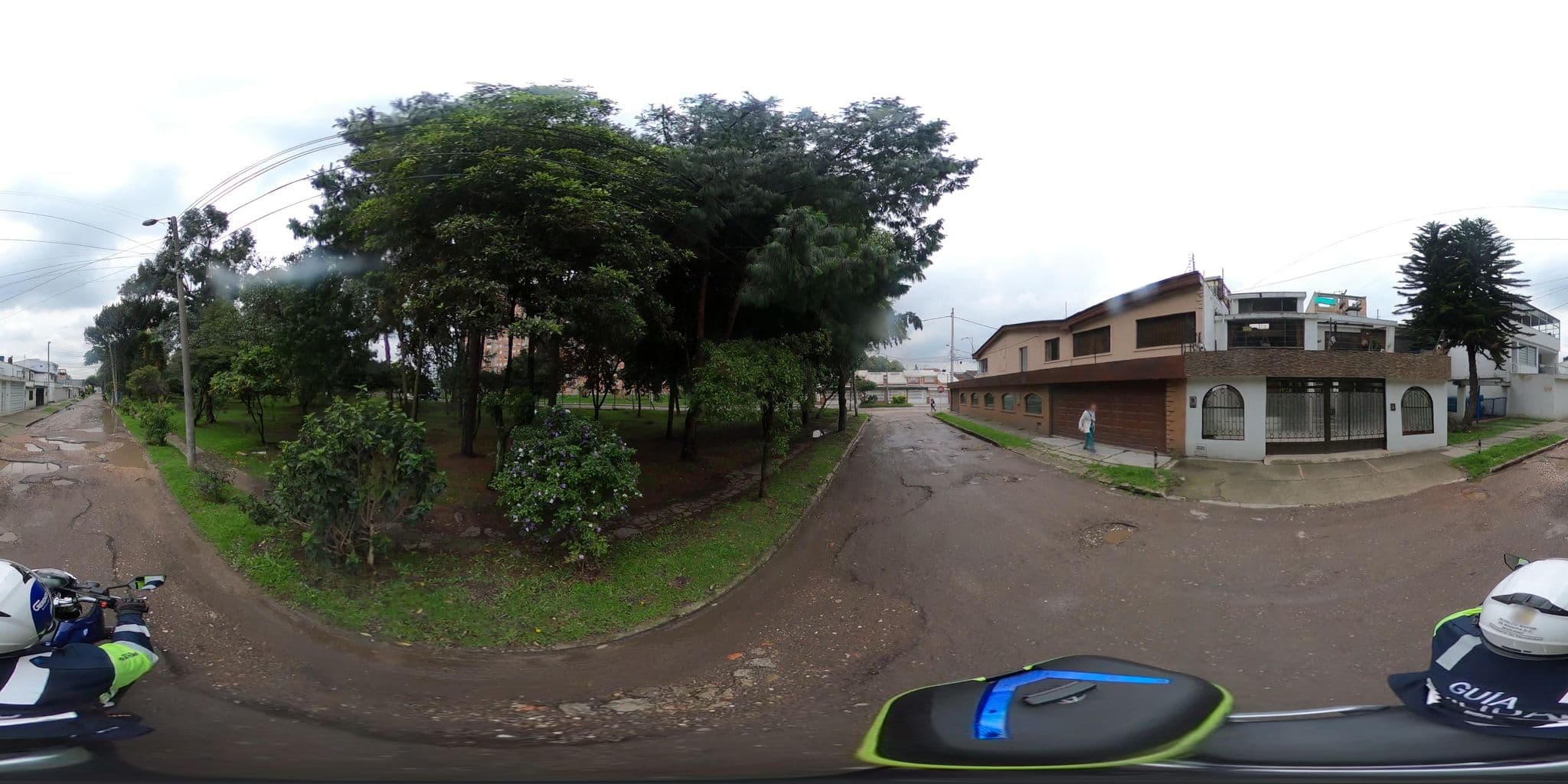 Street view near Hotel la morada modelia cerca al aeropuerto, Kennedy — © rbolivar (CC BY-SA · Mapillary)