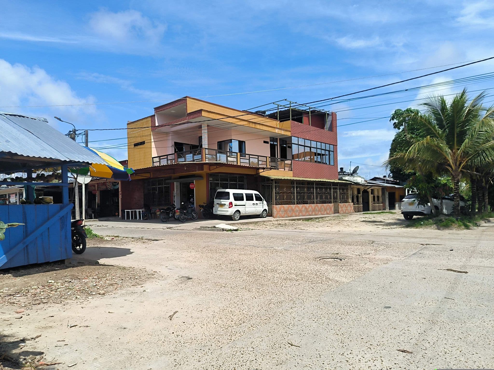 Street view near Hostal la Esperanza l, Leticia — © johnarupire (CC BY-SA · Mapillary)